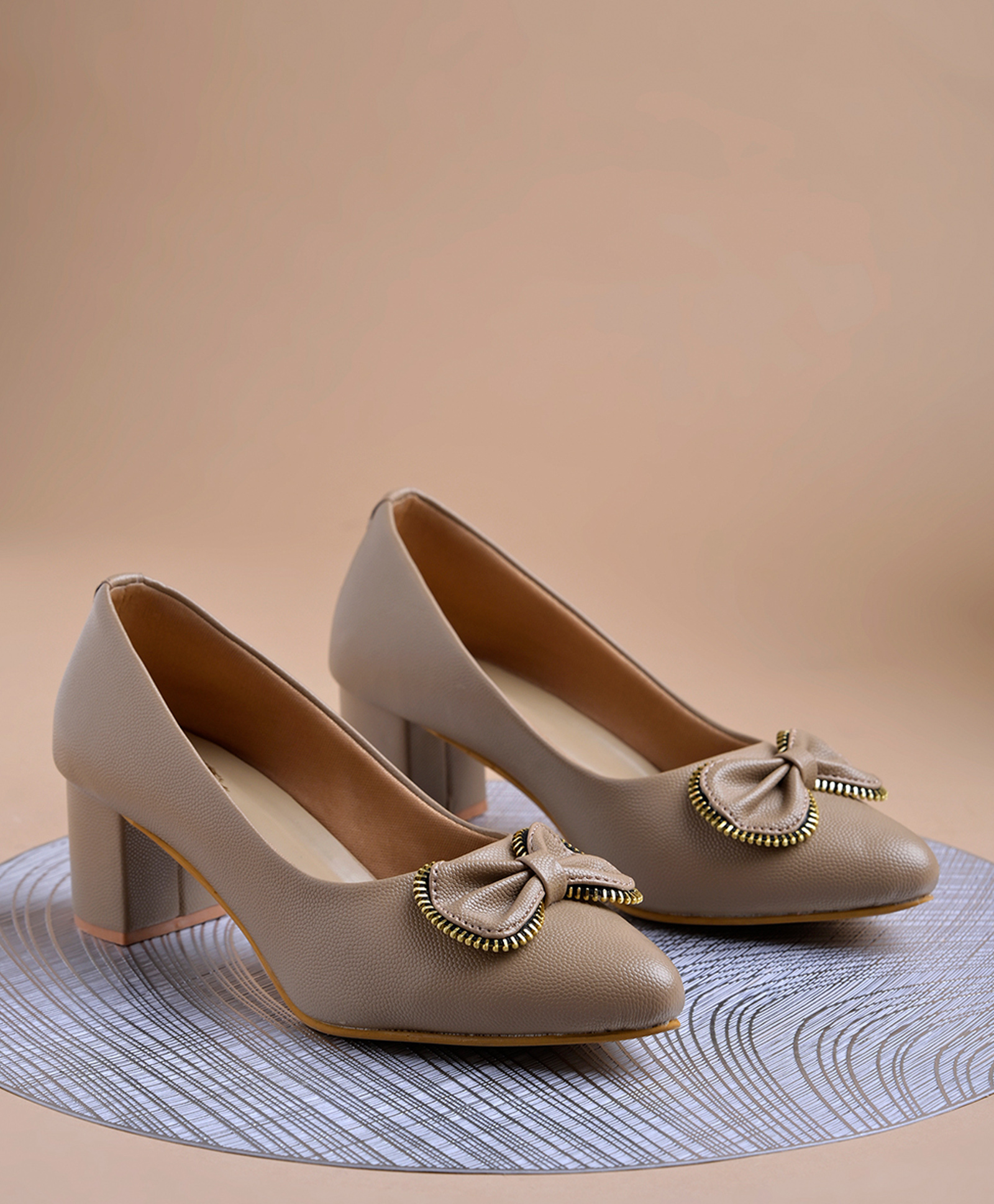 Shoetopia Bow Applique Detailed Pumps - Beige-image-31