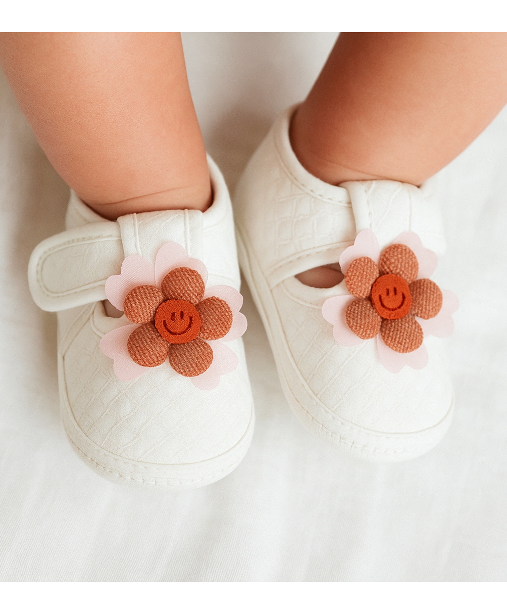 Neska Moda Floral Applique Detailed Velcro Closure Booties - White