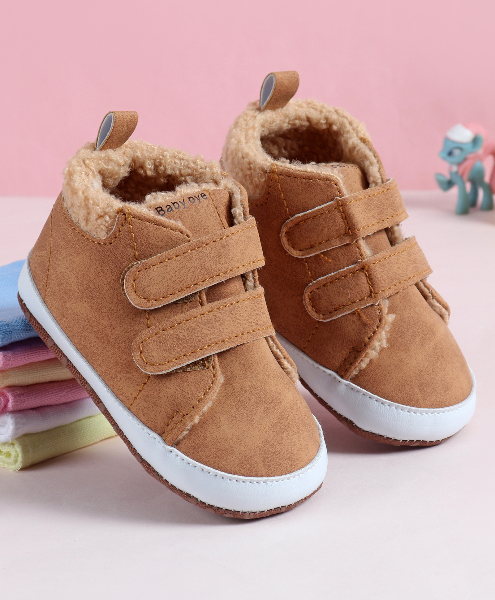 Babyoye Velcro Closure Solid Booties - Brown