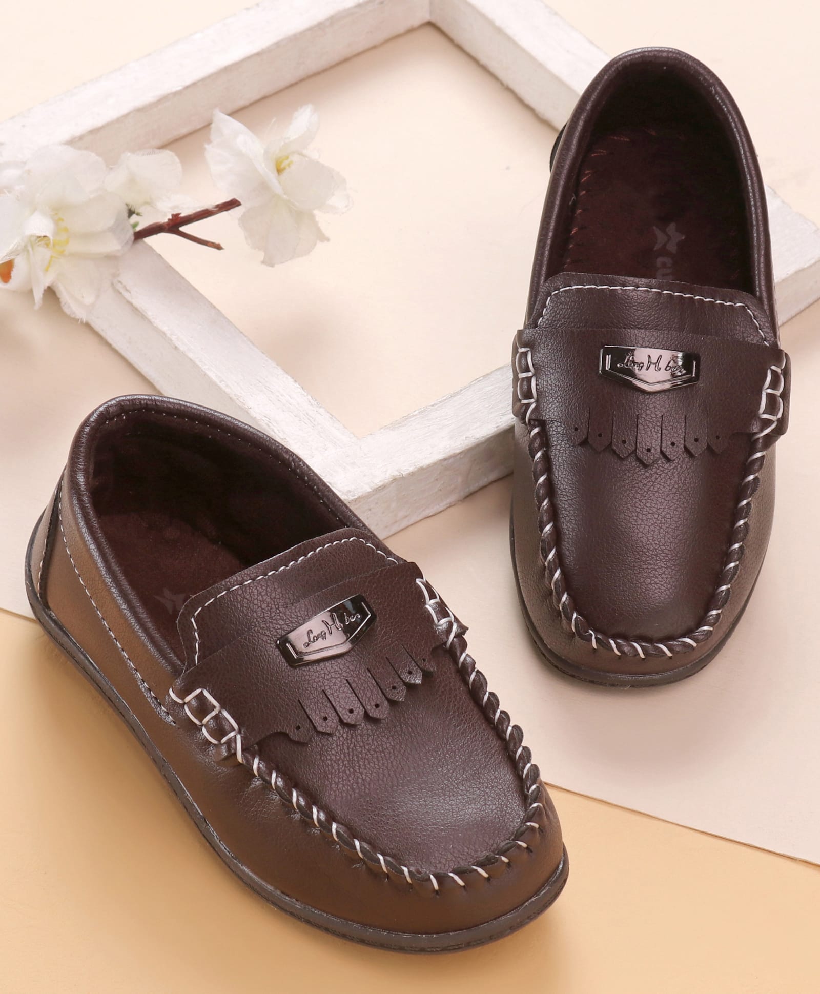 Cute Walk by Babyhug Solid Slip on Loafers With Applique - Brown-image-33