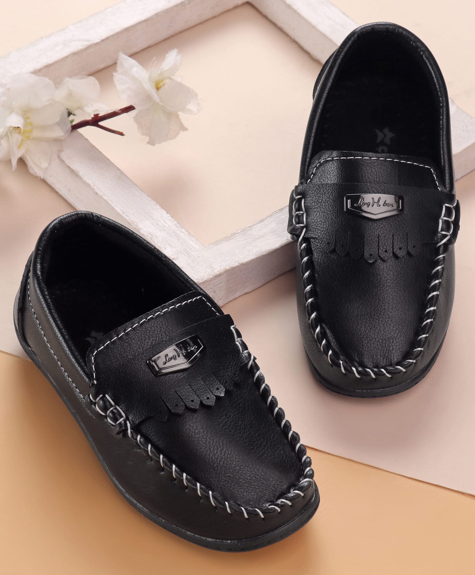 Cute Walk by Babyhug Solid Slip on Loafers With Applique - Black-picture-15