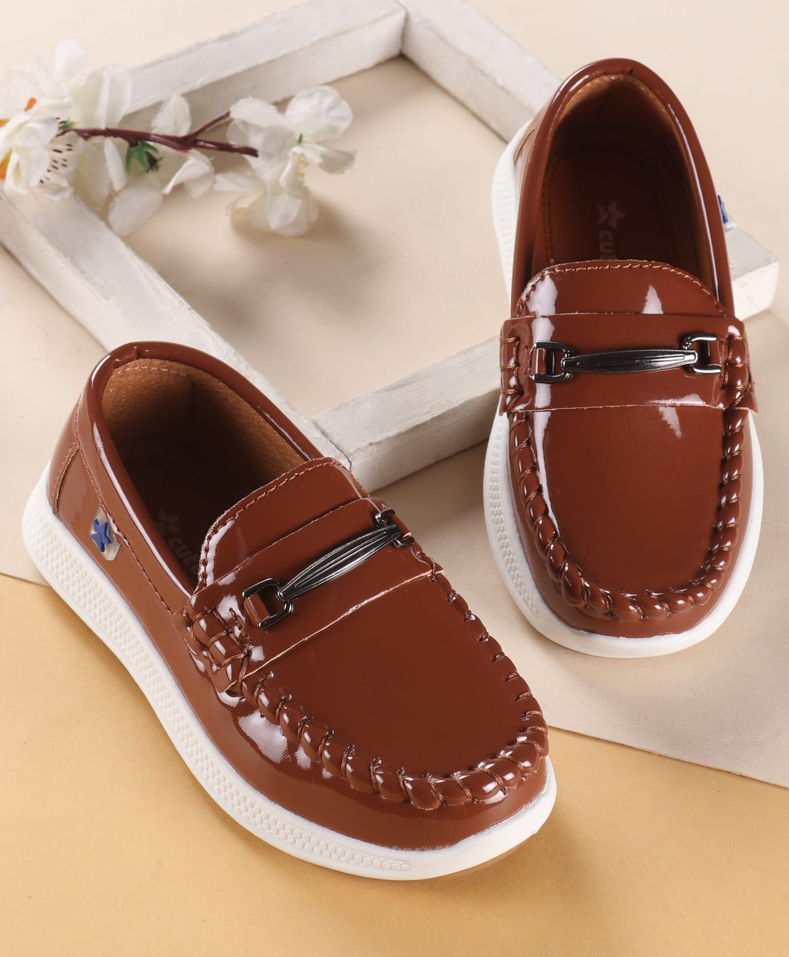 Cute Walk by Babyhug Solid Color Loafers with 3D Applique - Brown-image-36