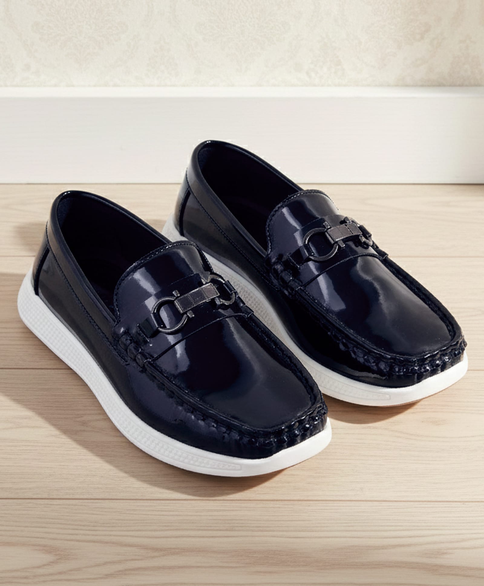 Pine Kids Solid Colour Loafer With 3D Applique - Black-picture-21