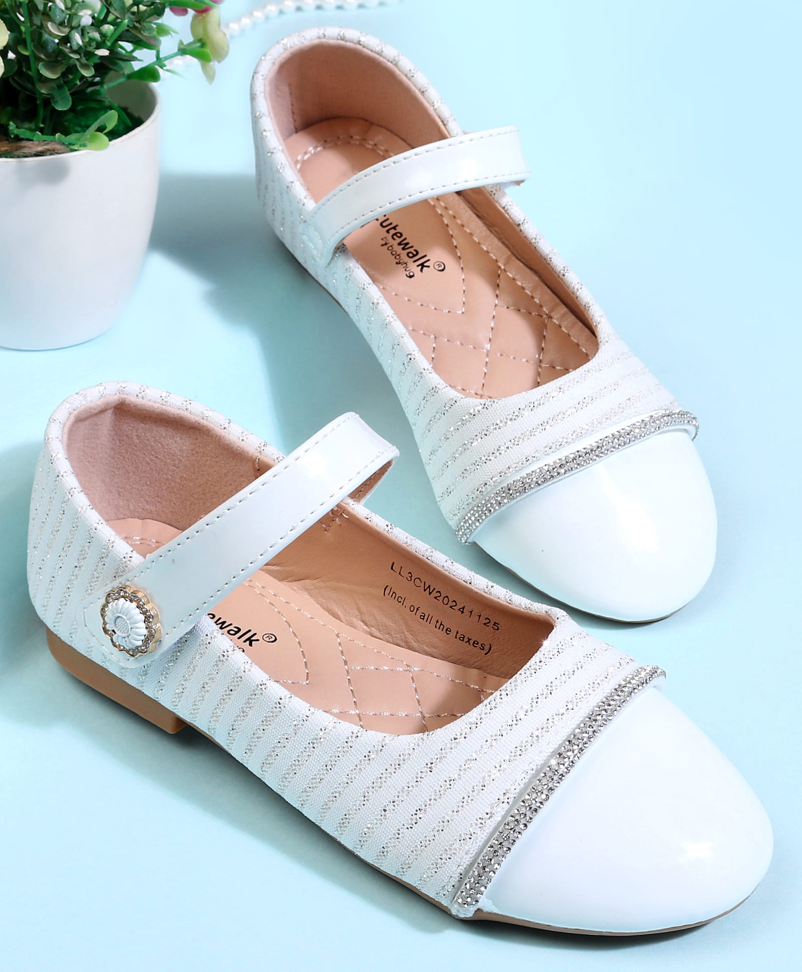 Cute Walk by Babyhug Solid Colour Ballerina With Velcro Closure - White-image-15