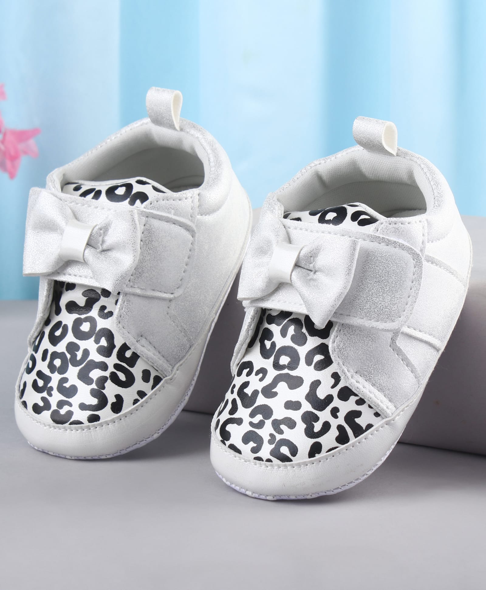 Cute Walk by Babyhug Booties With Velcro Closure & Bow Applique - White-image-39