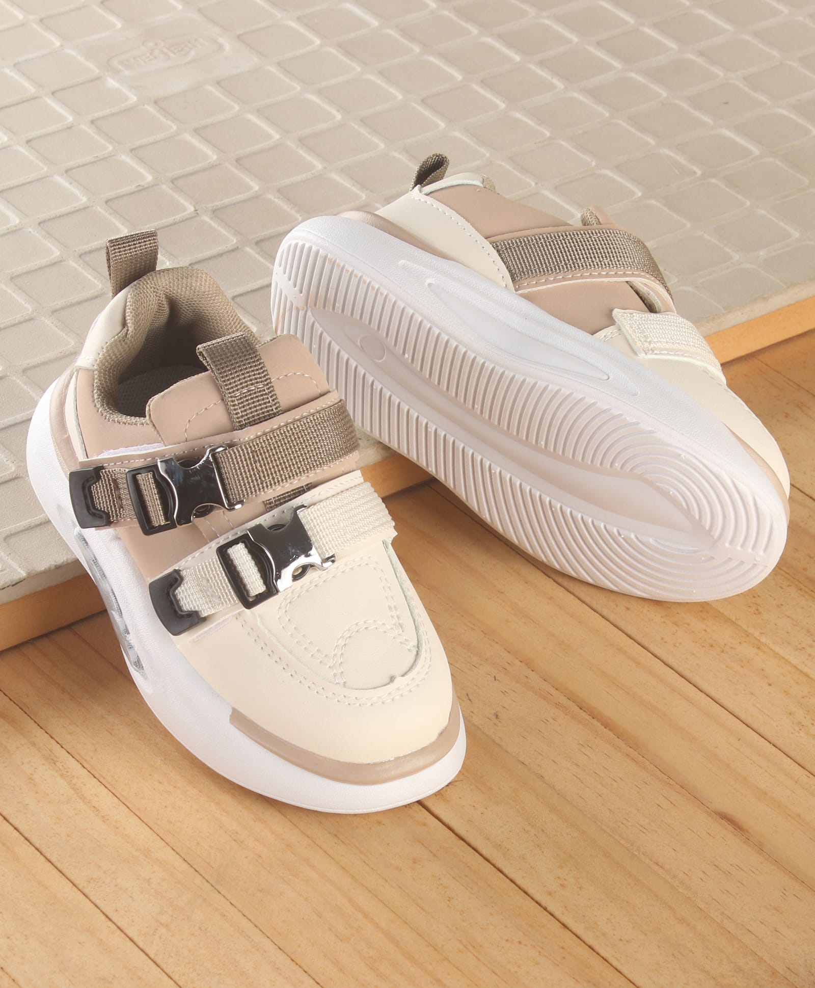 Babyoye Velcro Closure Sneaker Shoes With Colour Block Design - Beige