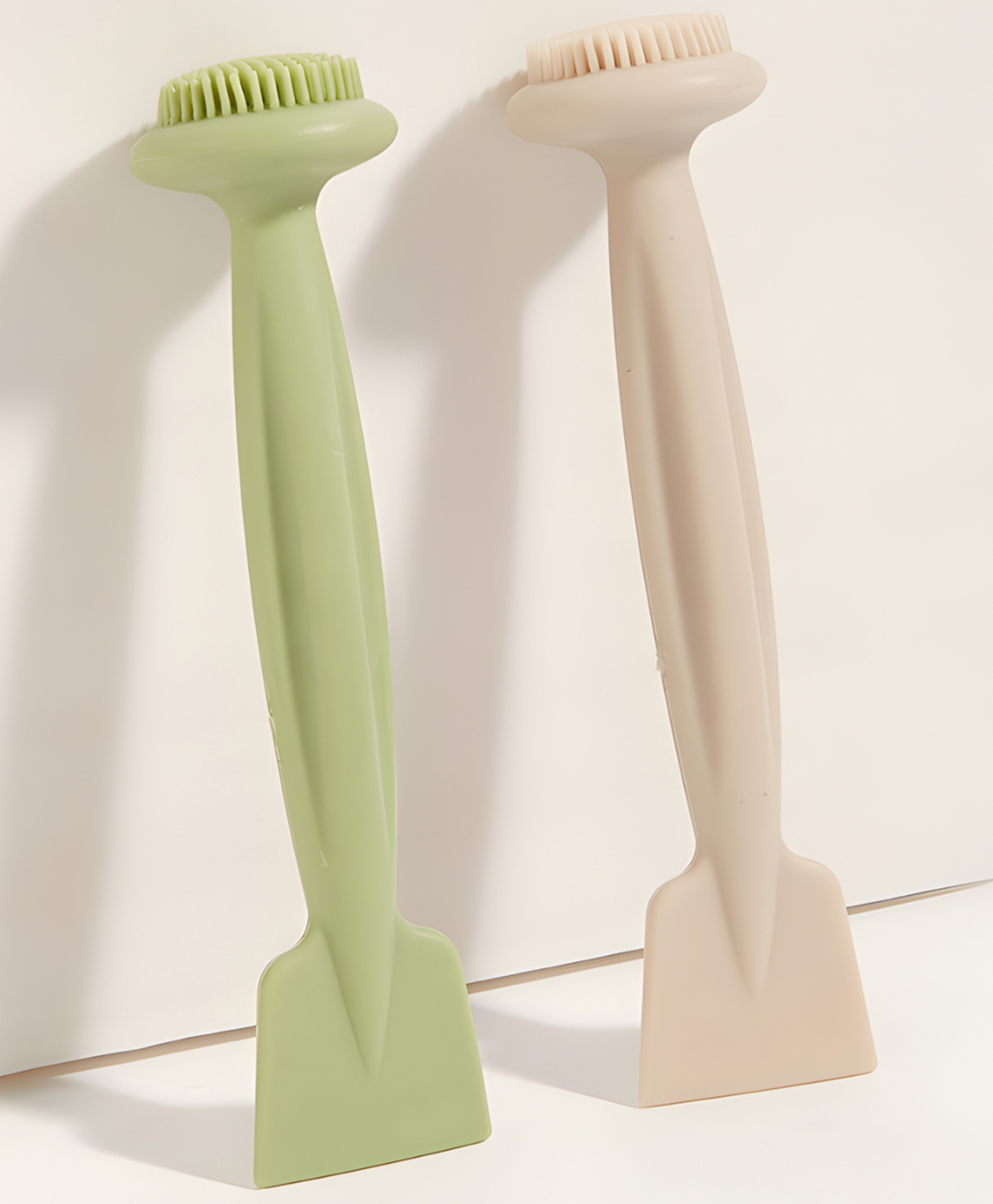 COZY VIBES 2 PCS SET 2 in 1 Silicone Facial Cleansing Brush Round Massage&Shovel Facial Mask Removal Brush for Professional Beauty Home Skincare Tool - PACK OF 1 - COLOR MAY VARY-image-7