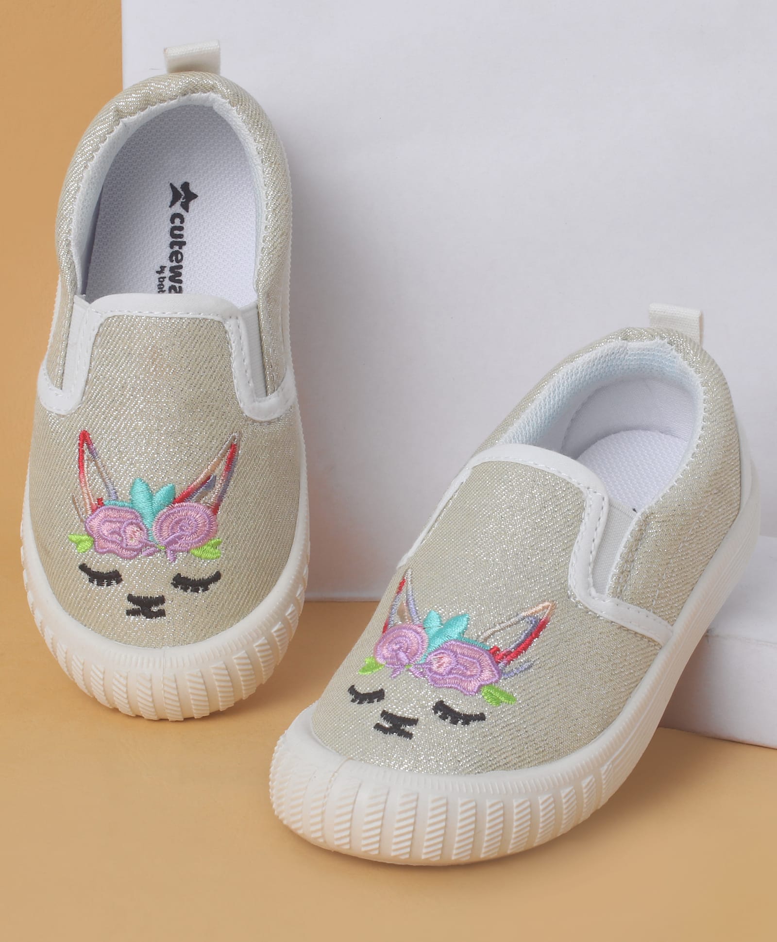 Cute Walk by Babyhug Slip On Casual Shoes with Kitty Embroidery - White-picture-13