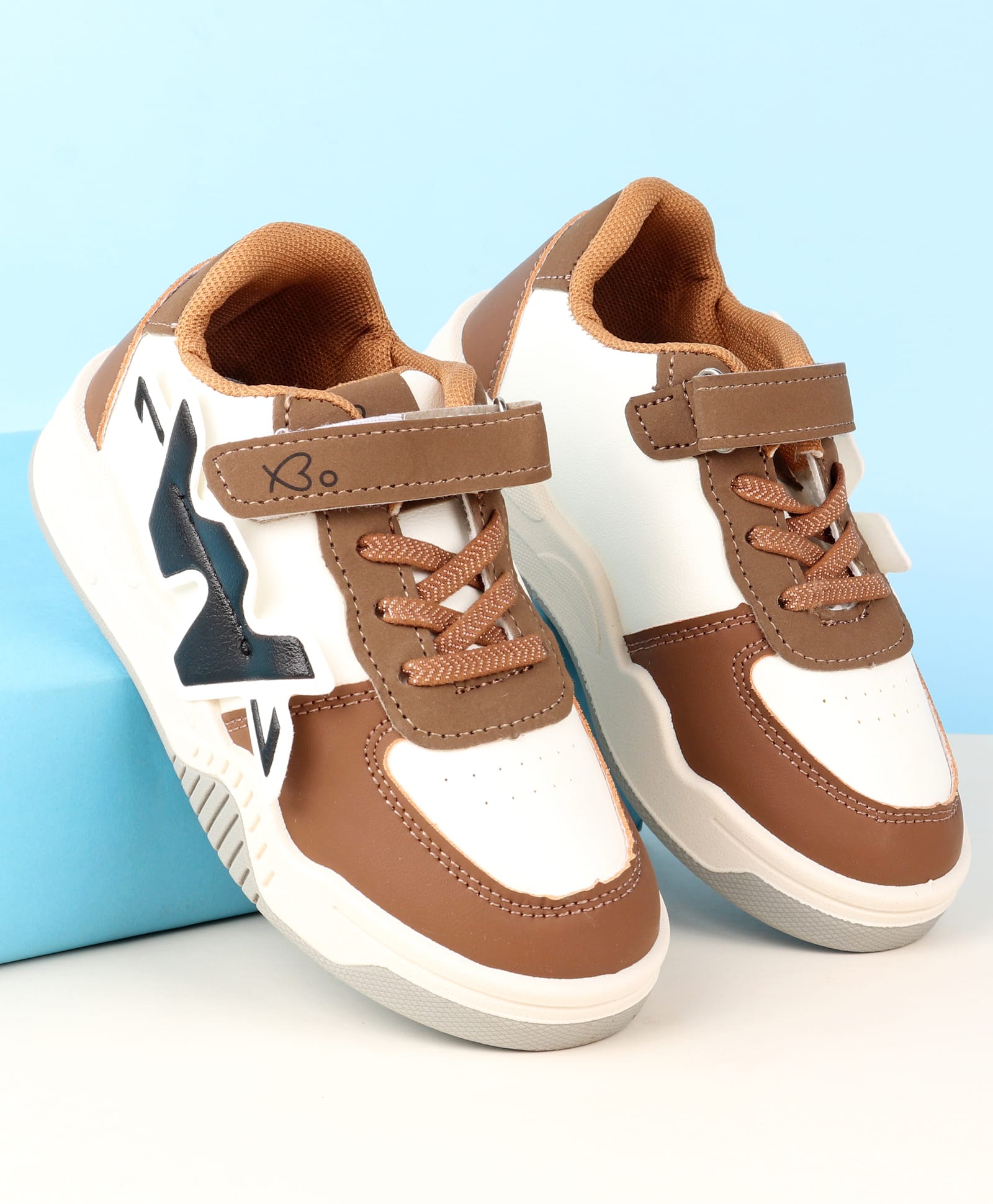 Babyoye Velcro Closure Casual Shoes with Applique - Brown-picture-31