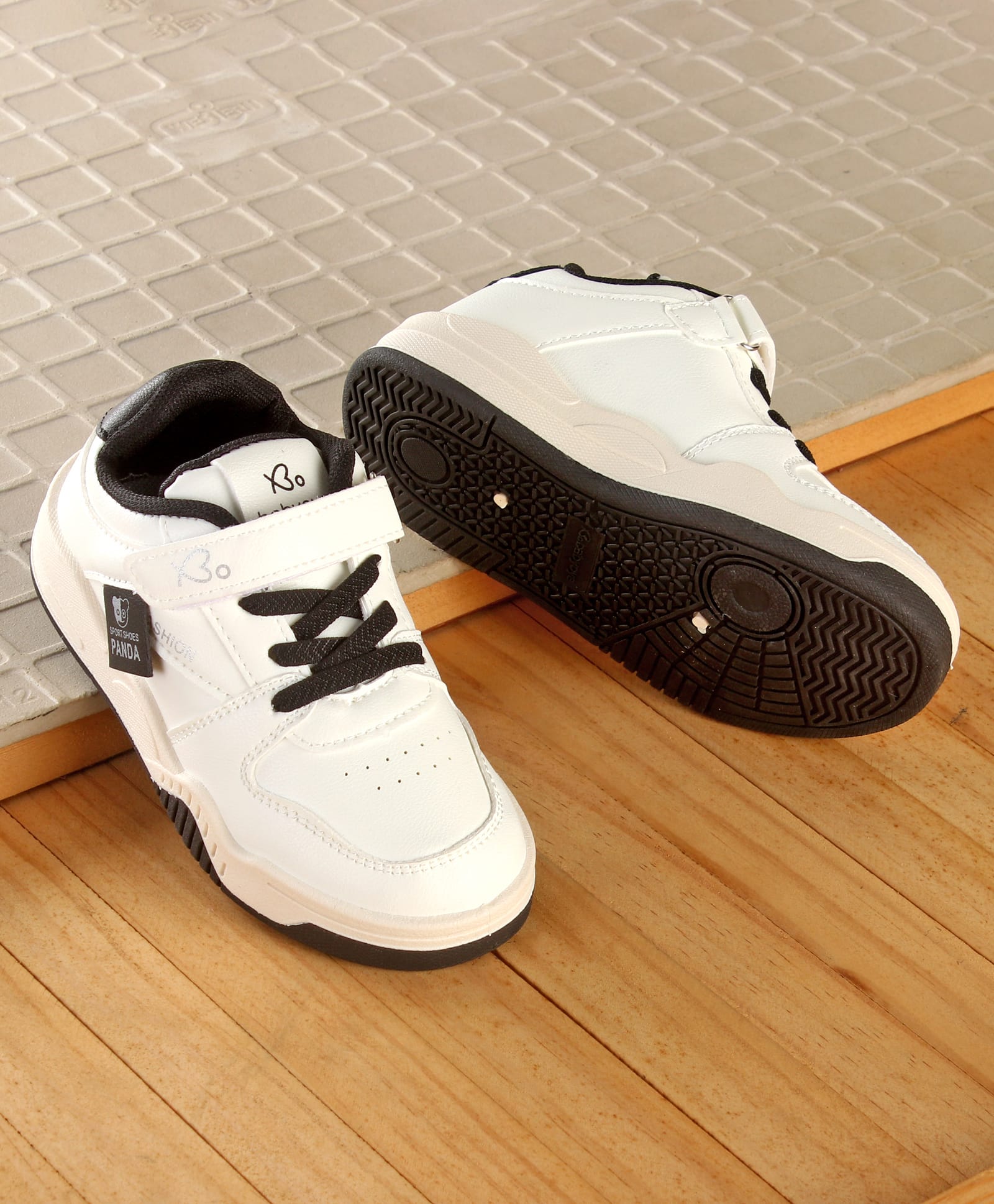 Babyoye Solid Casual Shoes With Velcro Closure - White
