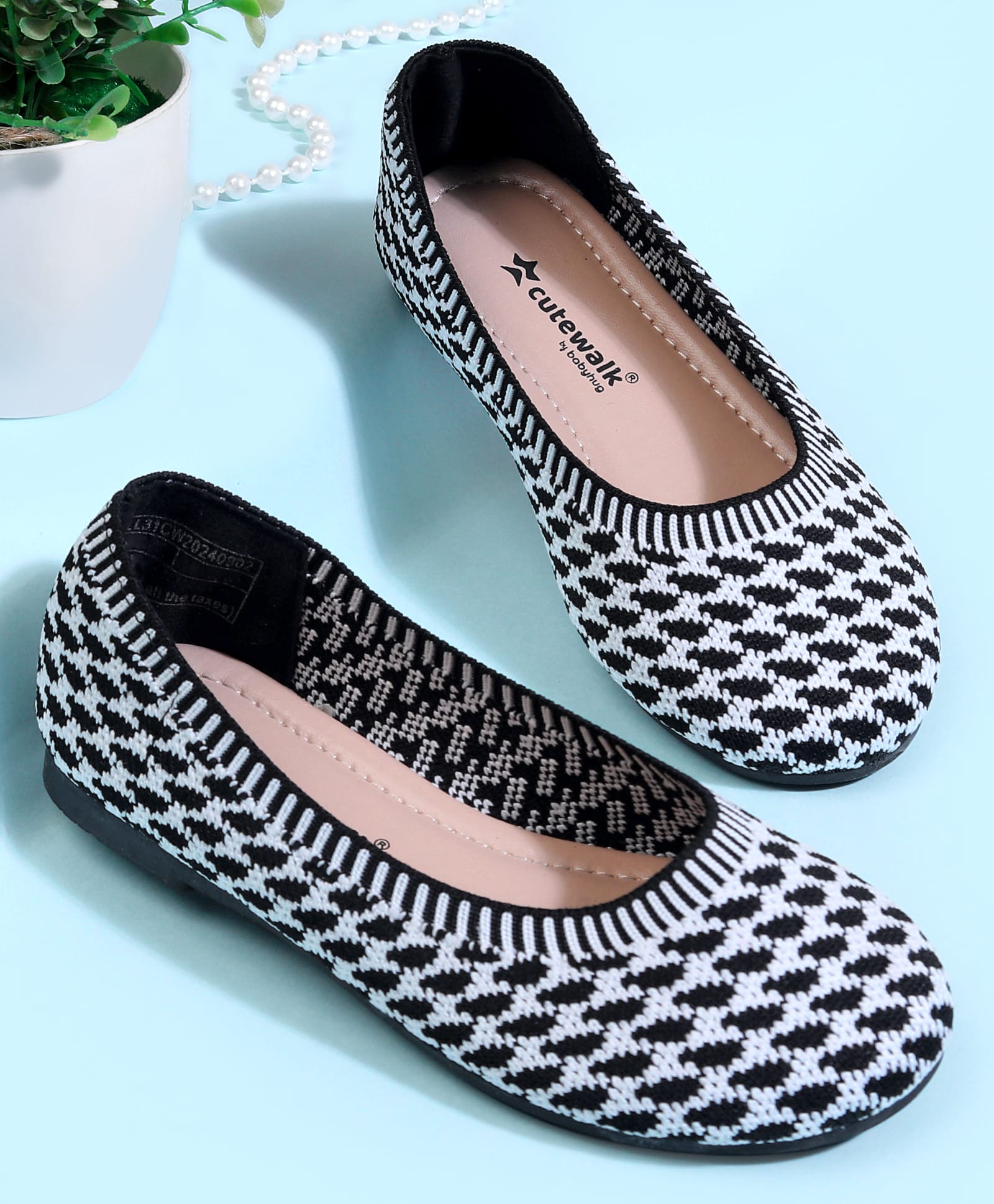 Cute Walk by Babyhug Slip On Ballerina With Design - Black-image-49
