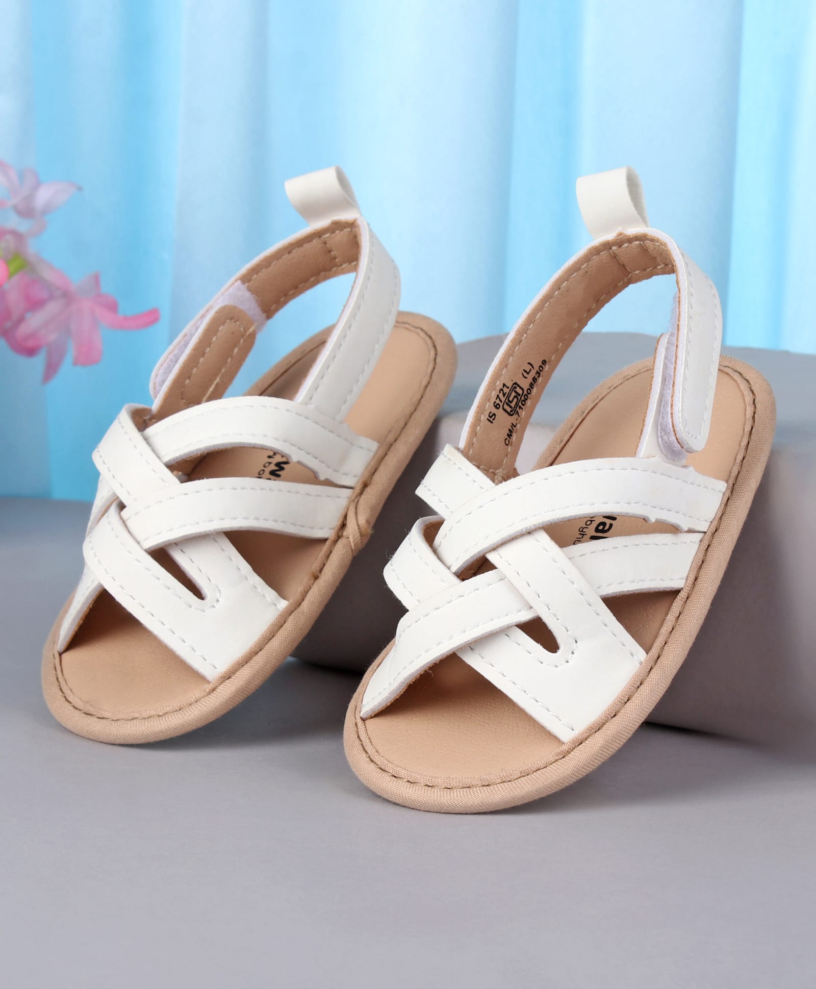 Cute Walk by Babyhug Booties with Velcro Closure - White-picture-28