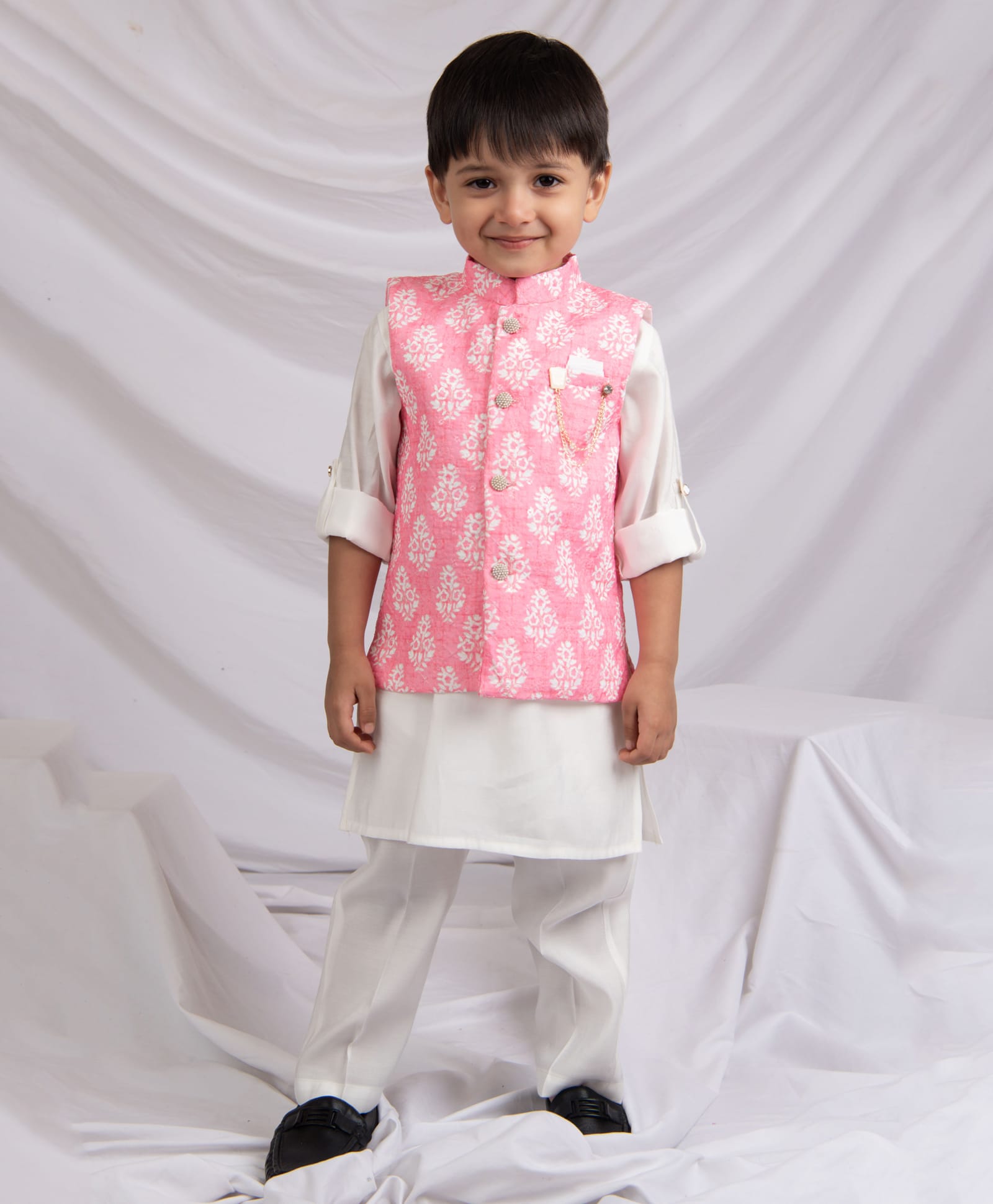 LITTLE COLLARS Silk Woven Full Sleeves Solid Kurta Pyjama With Floral Motif Printed Nehru Jacket Set - Pink-picture-3