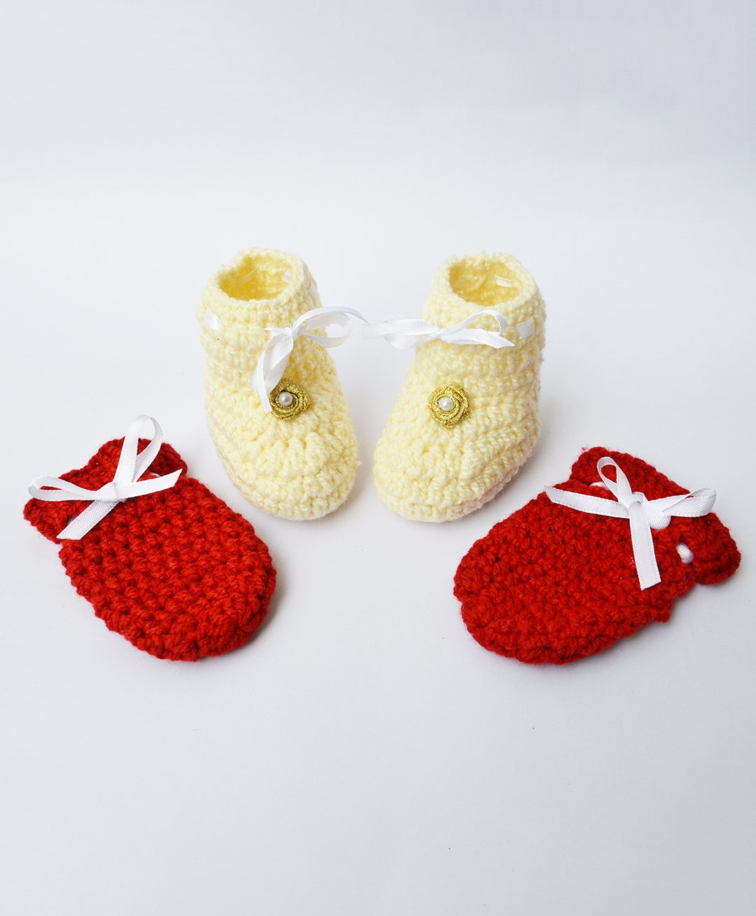 Love Crochet Art Floral Applique Detailed Pearl Embellished Booties With Mittens Set - Cream & Red-picture-14