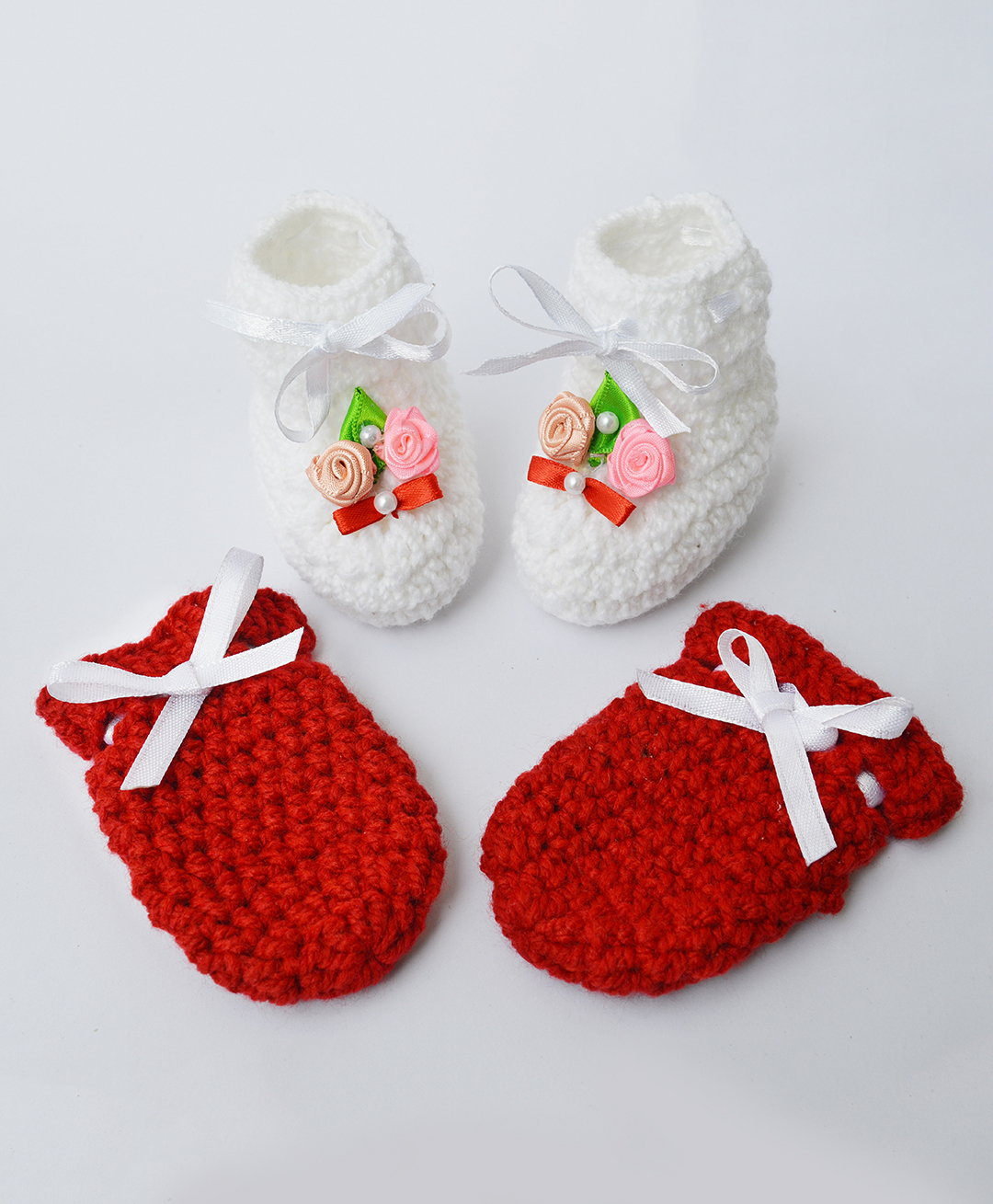 Love Crochet Art Floral Applique Detailed Pearl Embellished Booties With Mittens Set - White & Red-picture-22