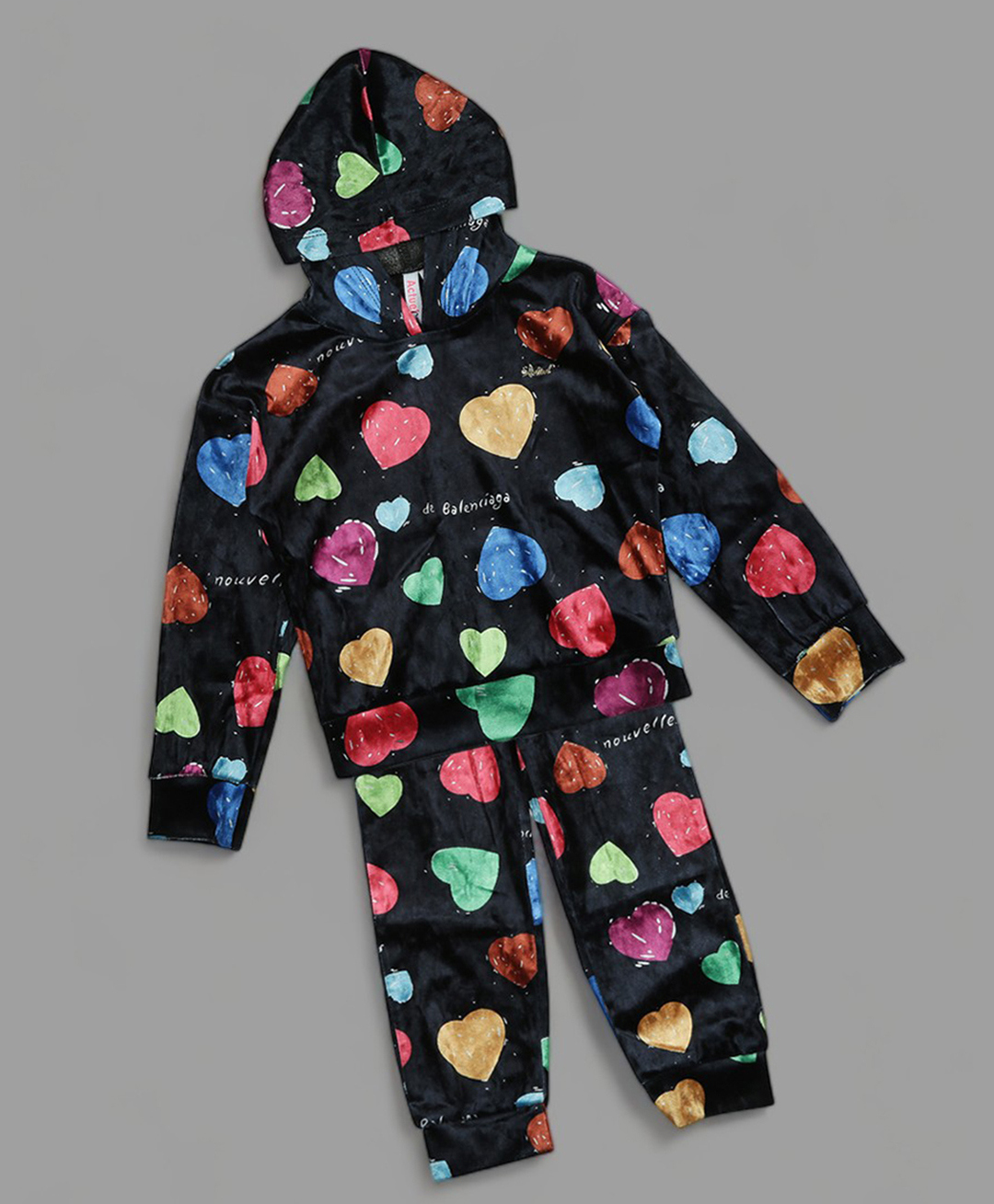 Actuel Woven Full Sleeves Hearts Printed Hooded Winter Sweatshirt With Coordinating Joggers Set - Black Red & Blue-image-4
