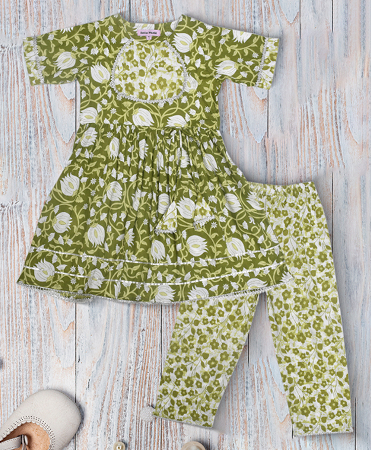 Bella Moda Cotton Woven Half Sleeves Floral Printed Gota Lace Embellished Kurti & Salwar Set - Green-image-28