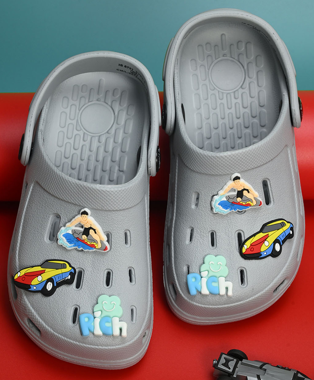 Yellow Bee Vehicle & Surfer Applique Detailed Perforated Slingback Clogs - Grey-image-21