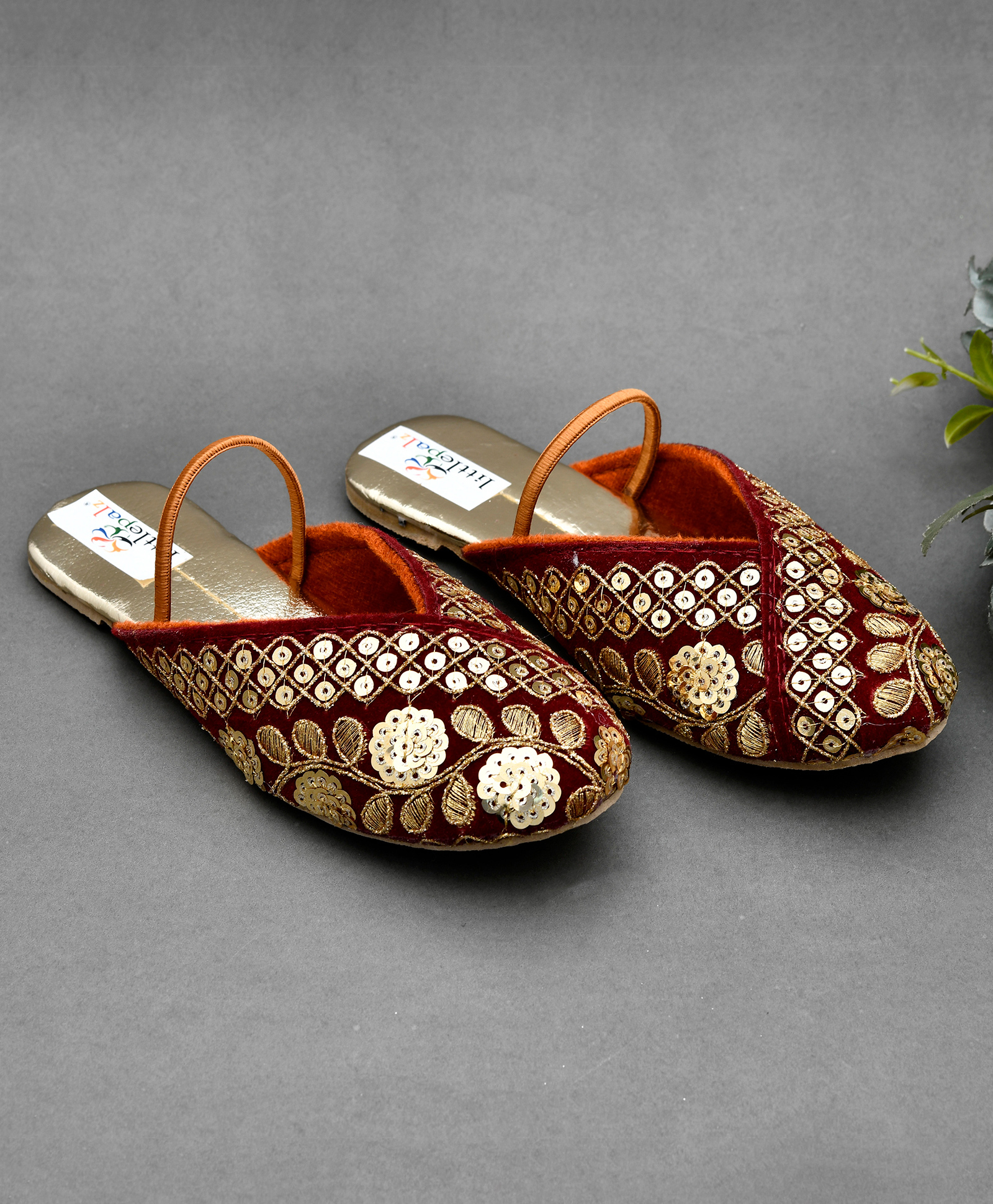 Little Palz Leaves Embroidered & Sequins Embellished Mojaris - Maroon