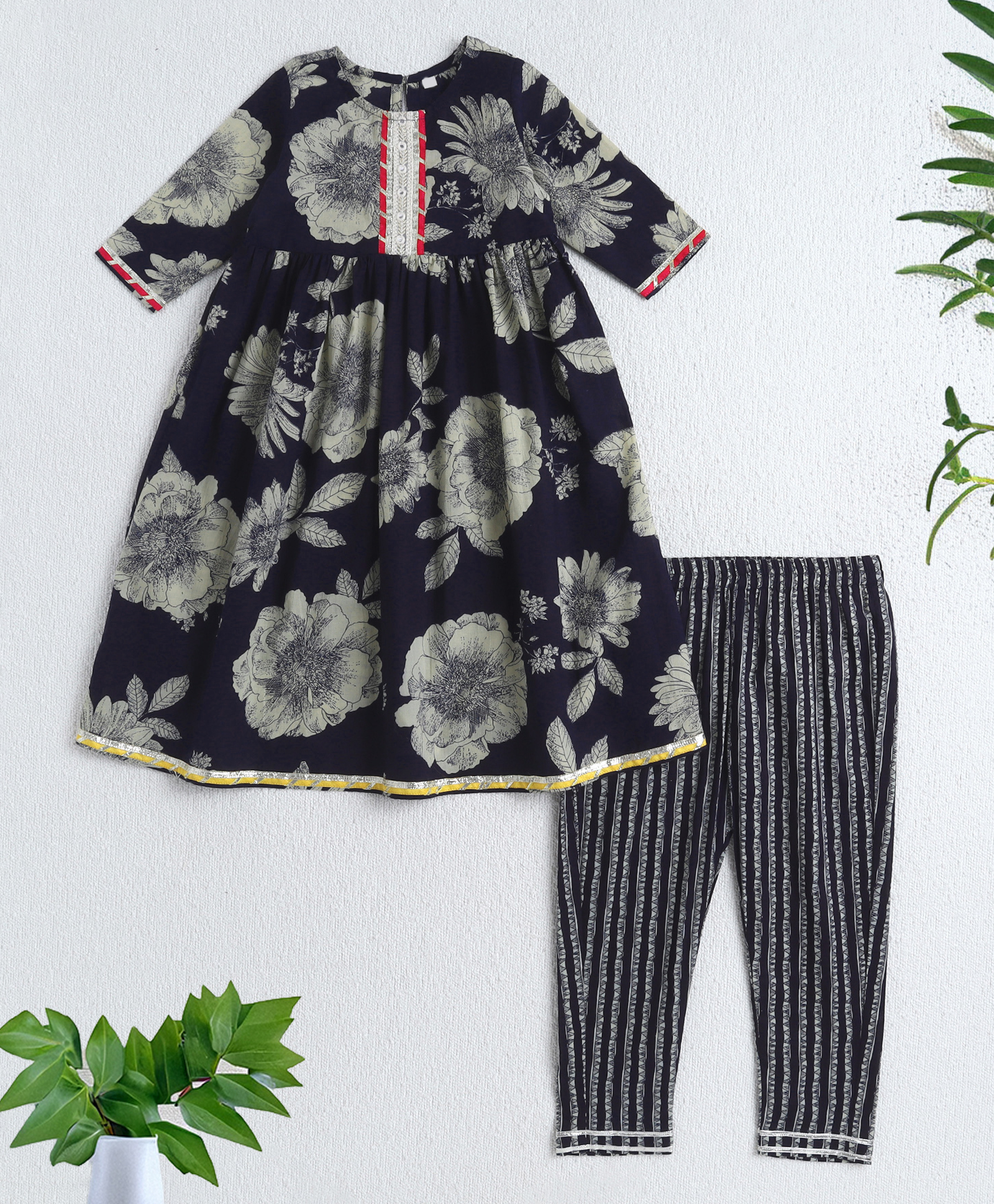 The Magic Wand Cotton Woven Three Fourth Sleeves Floral Printed & Gota Lace Embellished Anarkali Kurti Pant Set - Navy Blue-picture-30