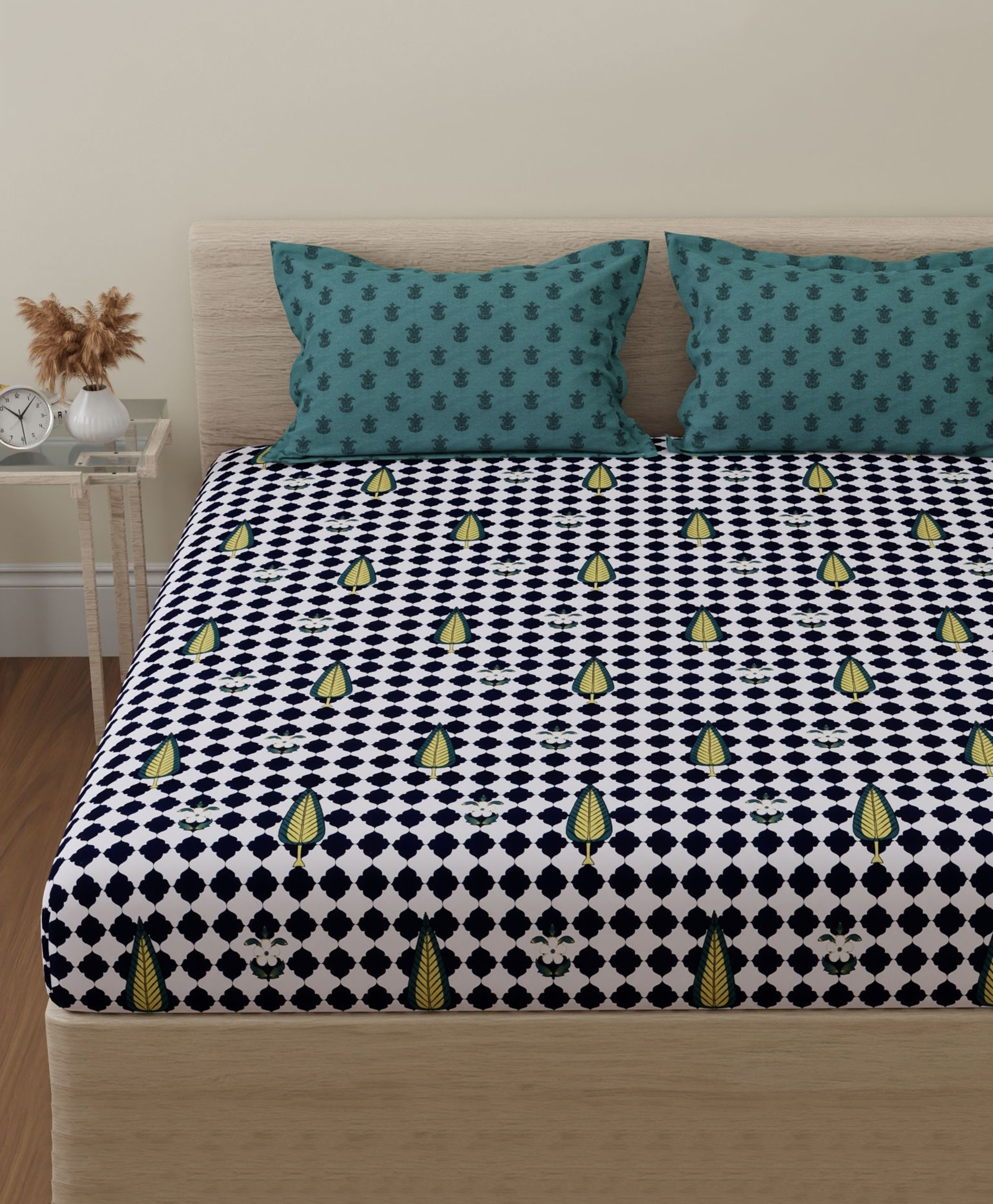 Huesland by Ahmedabad Cotton 144 TC Double Bedsheet Cotton with 2 Pillow Covers | Black, White & Jungle Green-image-14