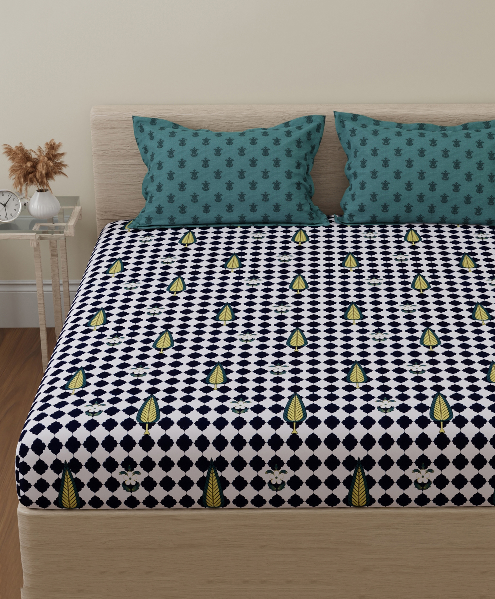 Huesland by Ahmedabad Cotton 144 TC Cotton Bedsheet for Double Bed King Size with 2 Pillow Covers | Black, White & Jungle Green-picture-11