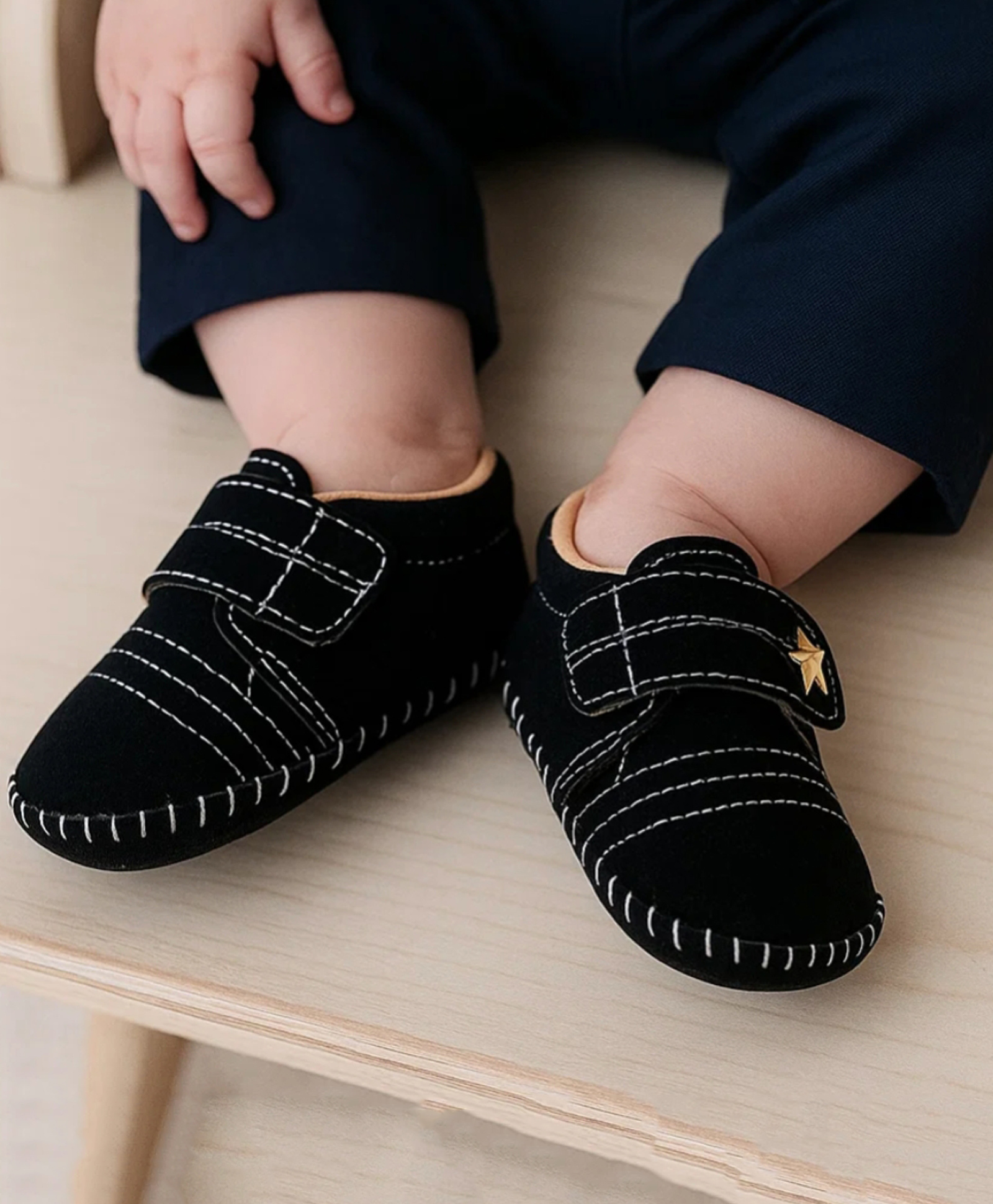 Neska Moda Star Applique Detailed Velcro Closure Booties - Black-image-40