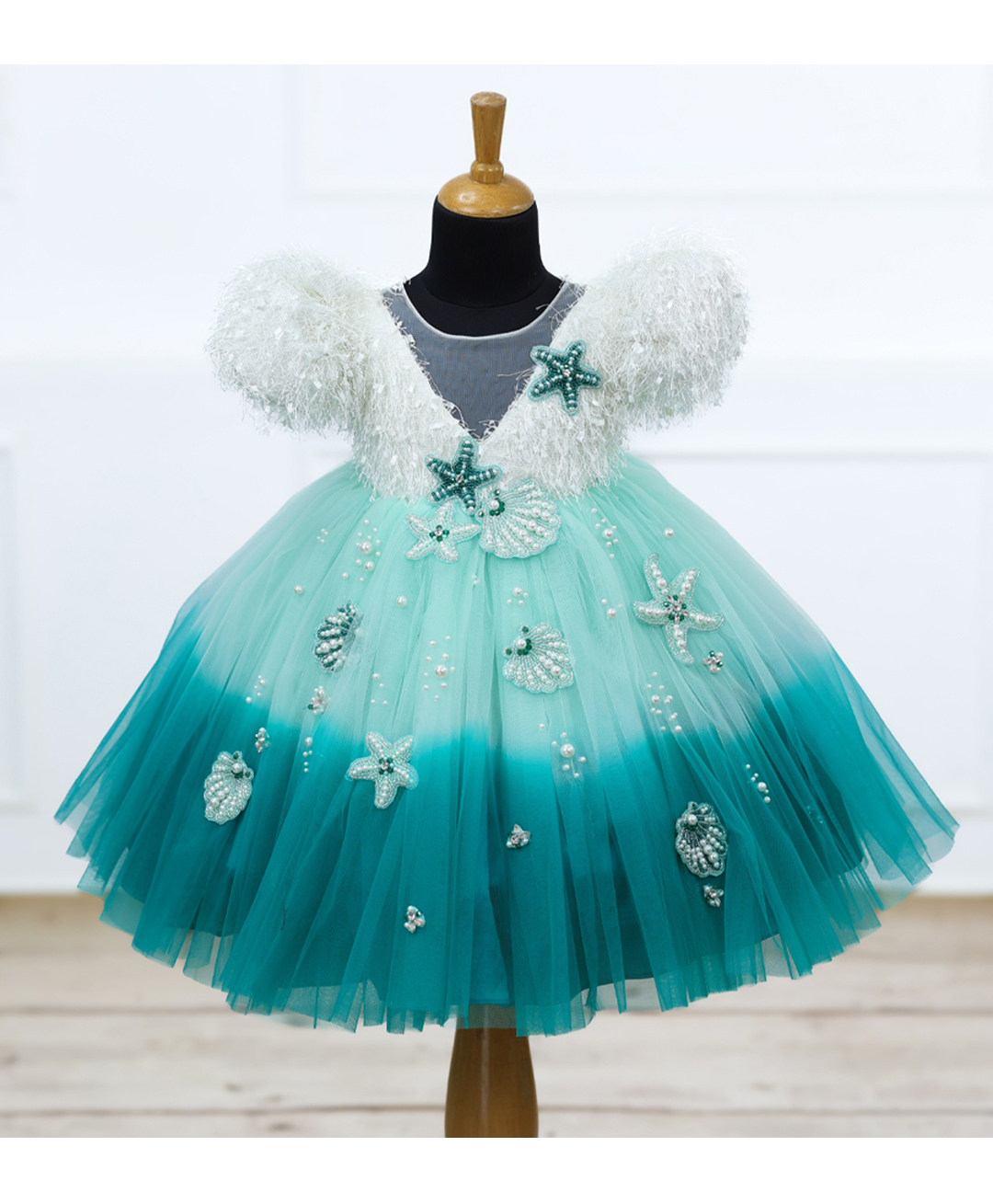 Li & Li Couture Fur Woven Half Sleeves Starfish Applique Detailed Pearls Embellished Ombre Dress - White Sea & Teal Green-image-33