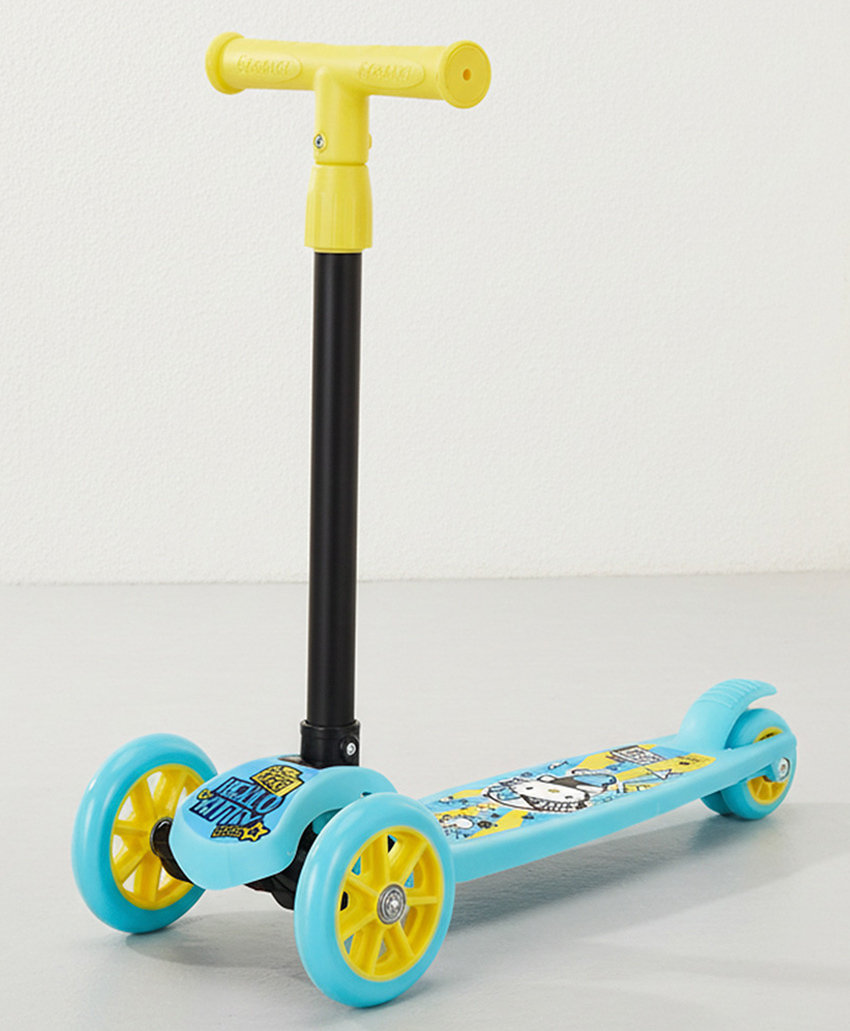 StarAndDaisy X Hello Kitty Kick Scooter , Foldable Skate Scooter for Children Boys & Girls with 4 Level Height Adjustment, PVC Wheels & Brakes- Yellow-image-49