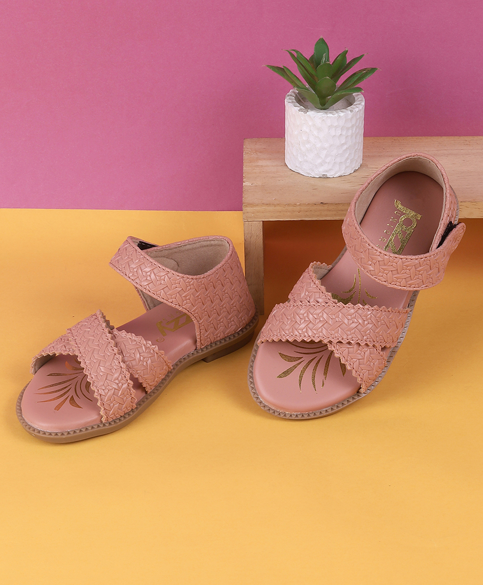 Jazzy Juniors Geometric Designed Velcro Closure Sandals - Pink-picture-12