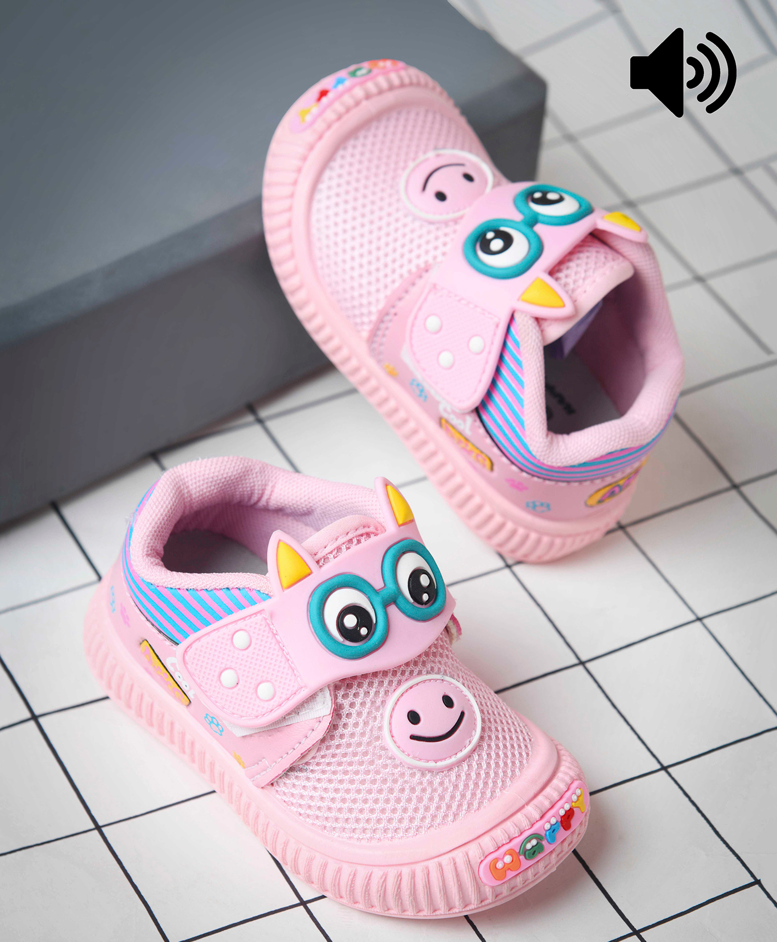 KATS Smiley Face Patch Detailed Anti Skid Musical Shoes - Pink-picture-47
