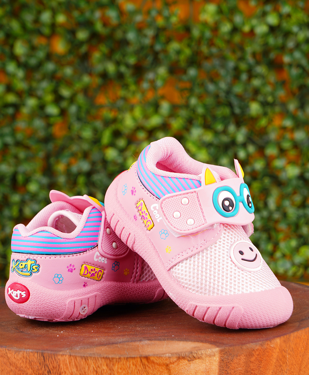 KATS Mesh Detailed & Animal Eyes Designed With Velcro Closure Shoes - Pink