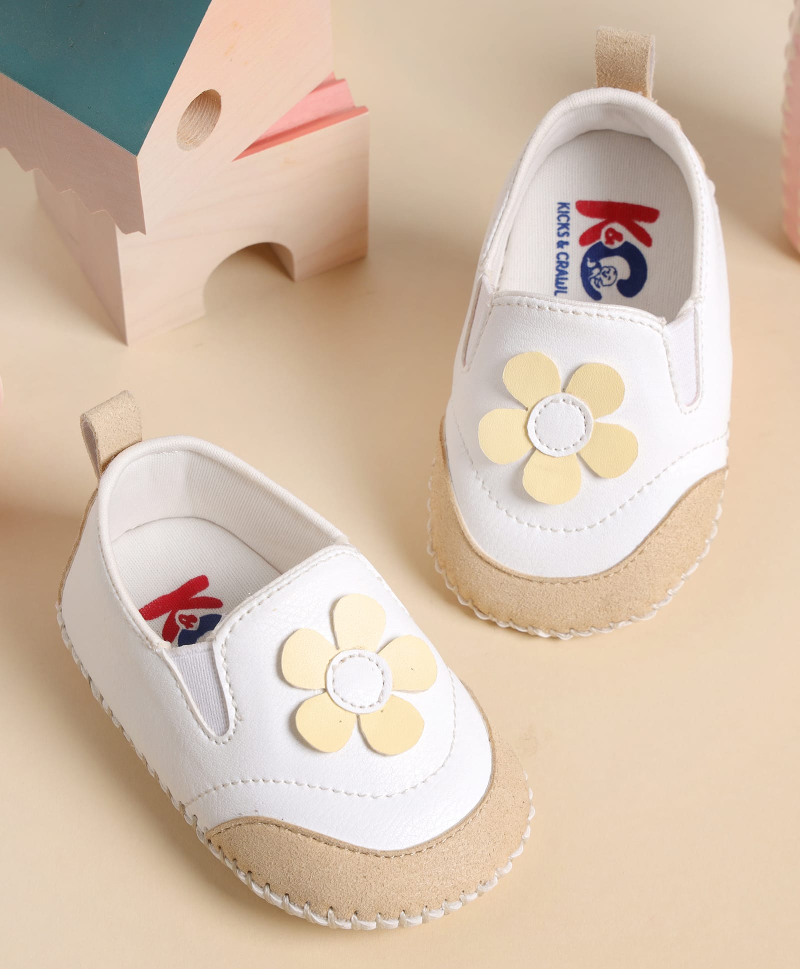Kicks & Crawl Daisy Delight Booties White - White-picture-24