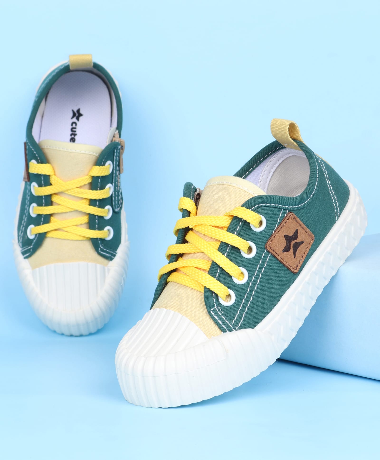 Cute Walk by Babyhug Casual Shoes with 3D Applique - Green