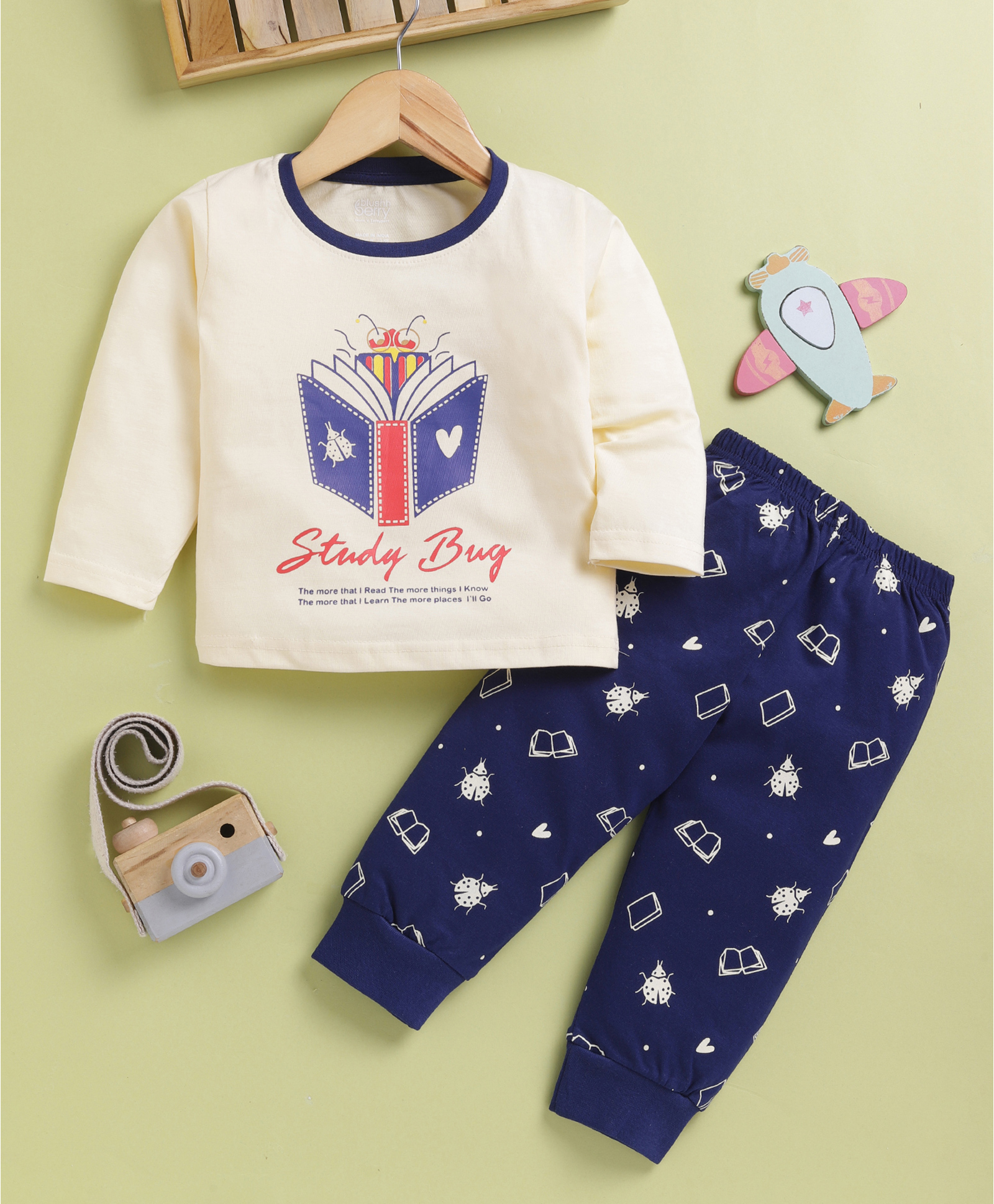 Blushh Berry Cotton Knit Full Sleeves Book And Study Bug Text Printed Tee With Jogger Set - Cream-picture-15