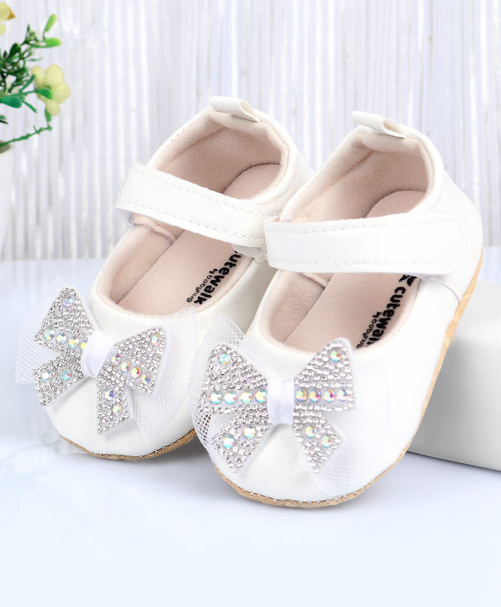 Cute Walk by Babyhug Booties With Bow Applique - White
