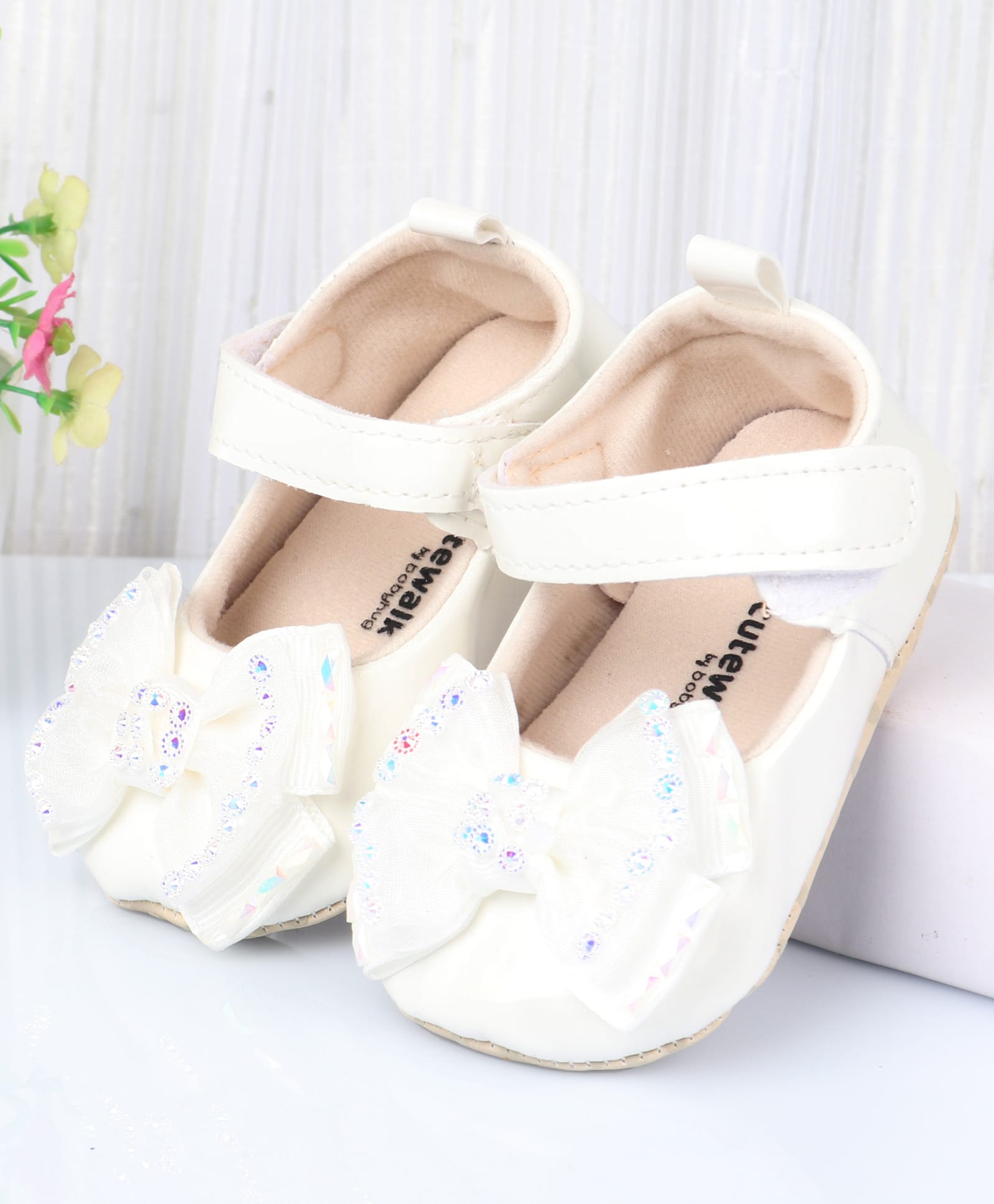 Cute Walk by Babyhug Velcro Closure Booties With Bow Applique - White-picture-16