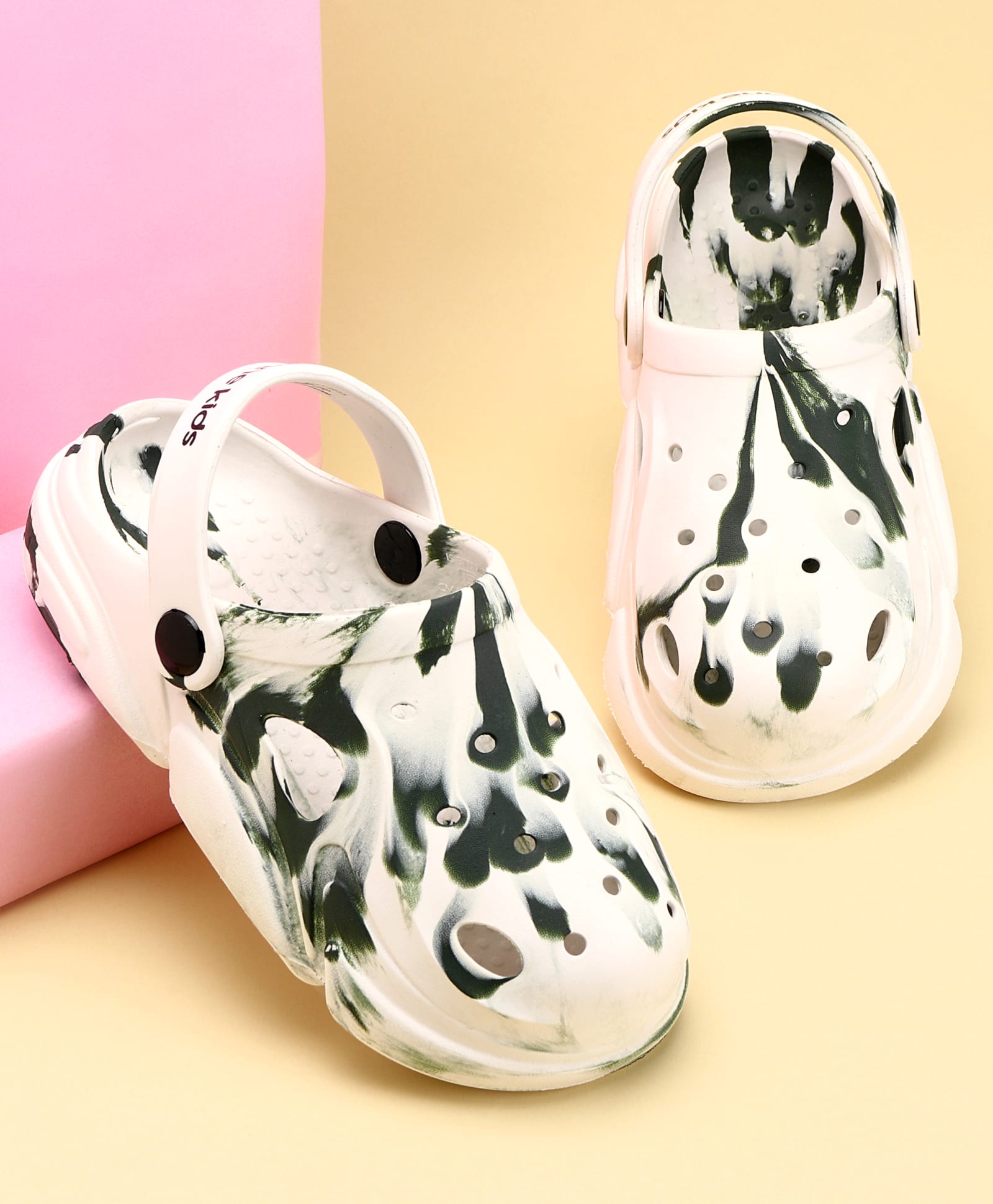 Pine Kids Back Strap Closure Abstract Printed Clogs - White & Green