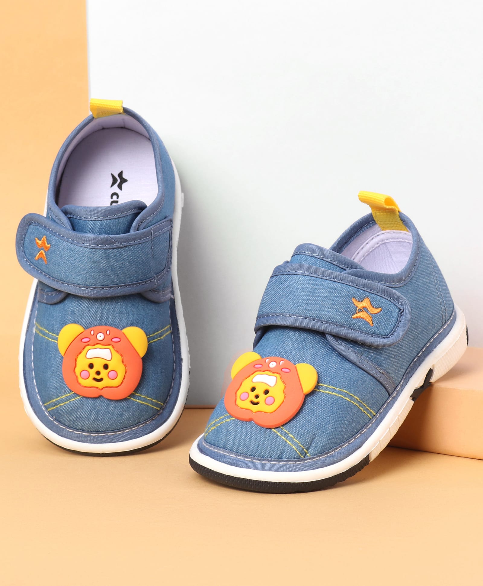 Cute Walk by Babyhug Velcro Closure Casual Shoes With Bear Applique - Royal Blue-picture-15