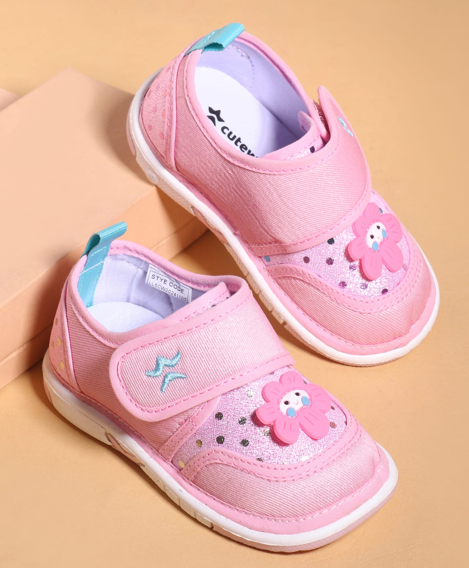 Cute Walk by Babyhug Velcro Closure Casual Shoes With Floral Applique - Pink-picture-18