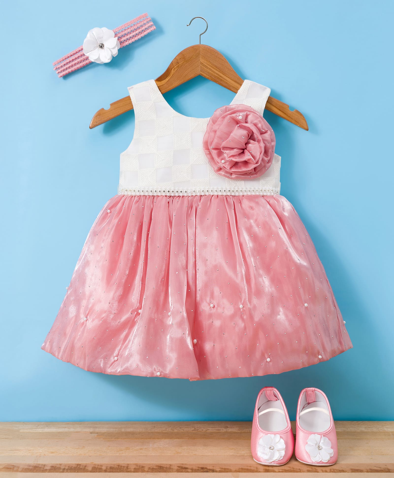 Enfance Sleeveless Stone Embellished Floral Applique Detailed Knee Length Dress With Headband & Booties Set - Peach-image-40