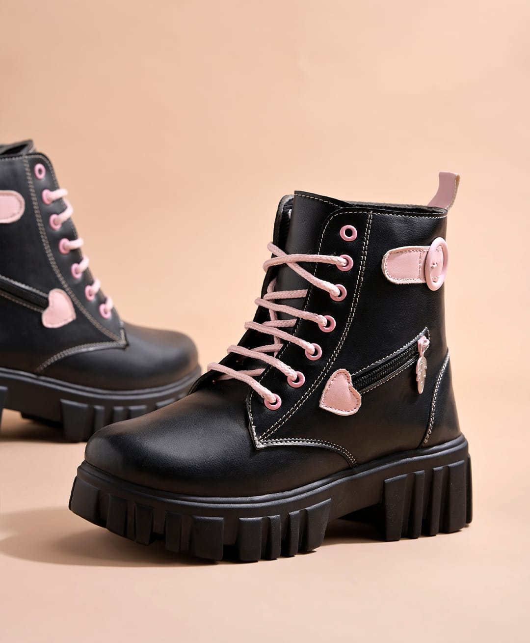 Shoetopia Heart Patch Detailed Lace Up Boots - Black-picture-26