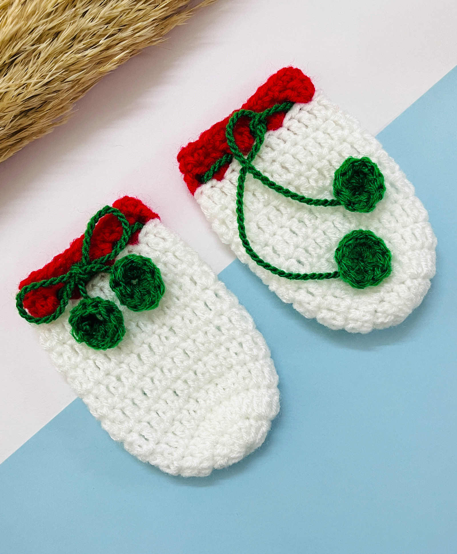 Little Peas Knit Christmas Theme Solid Crochet Mittens - White & Red-image-31