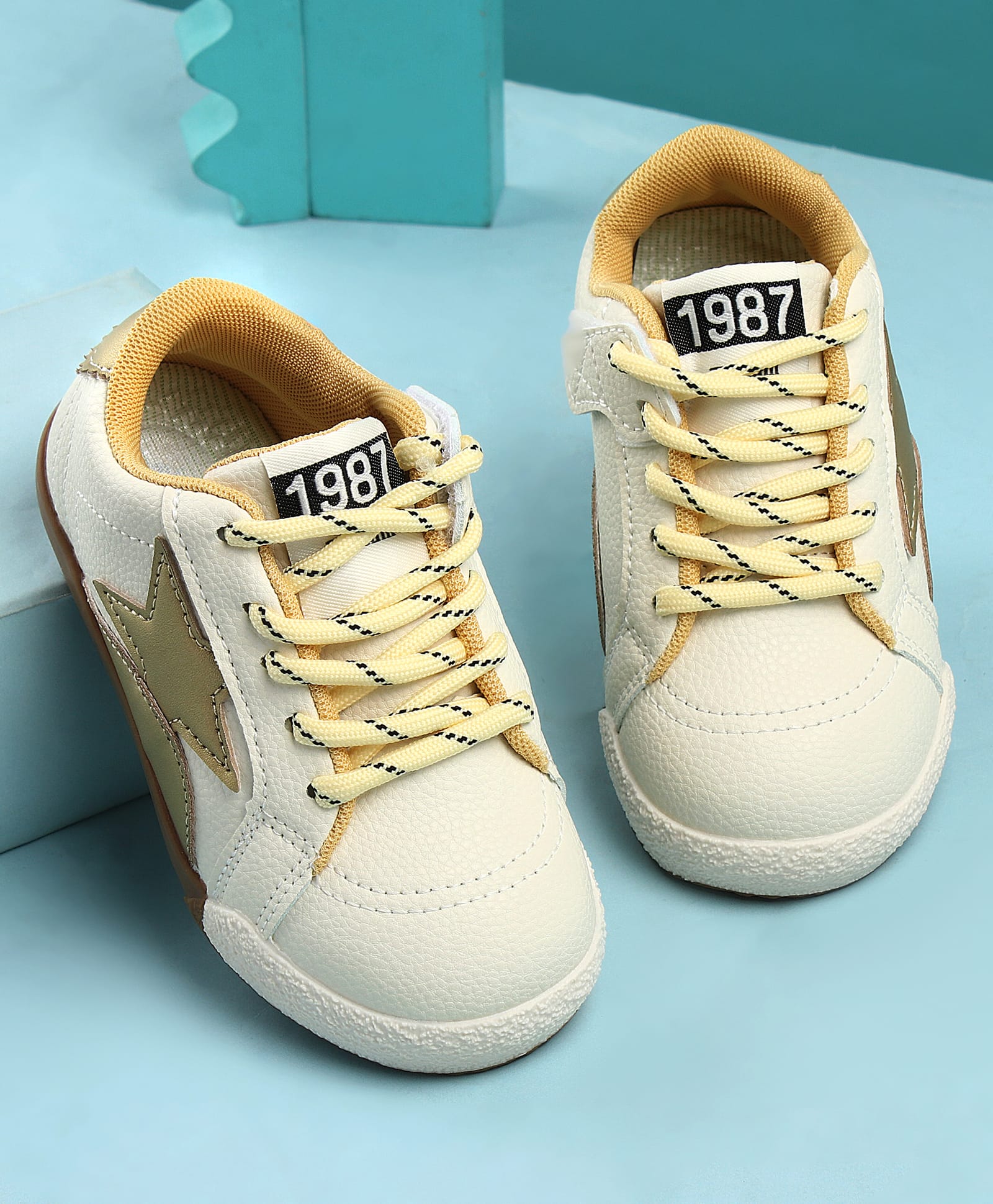 KIDLINGSS Colour Blocked Lace Up Sneakers - White-picture-11