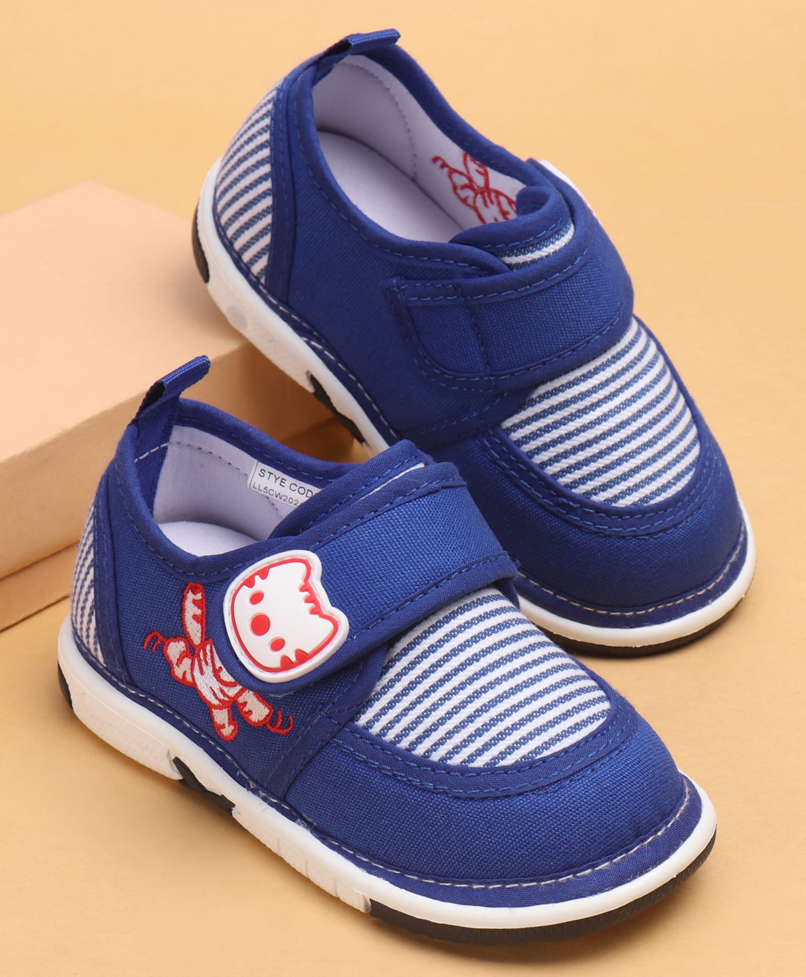 Cute Walk by Babyhug Casual Shoes With Velcro Closure & Cat Applique - Blue-picture-14