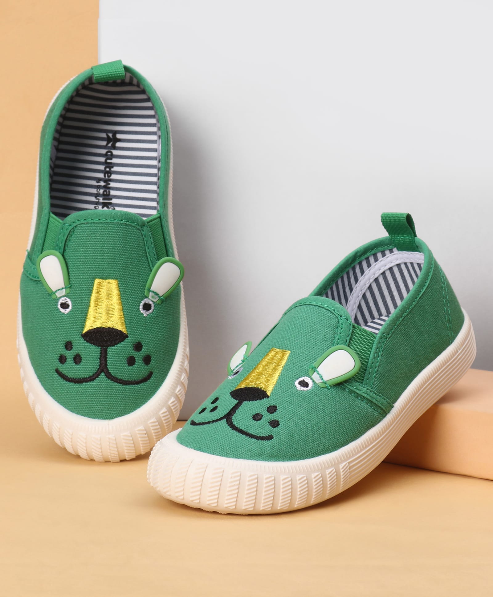 Cute Walk by Slip On Babyhug Casual Shoes With Bunny Face Applique - Green-image-16
