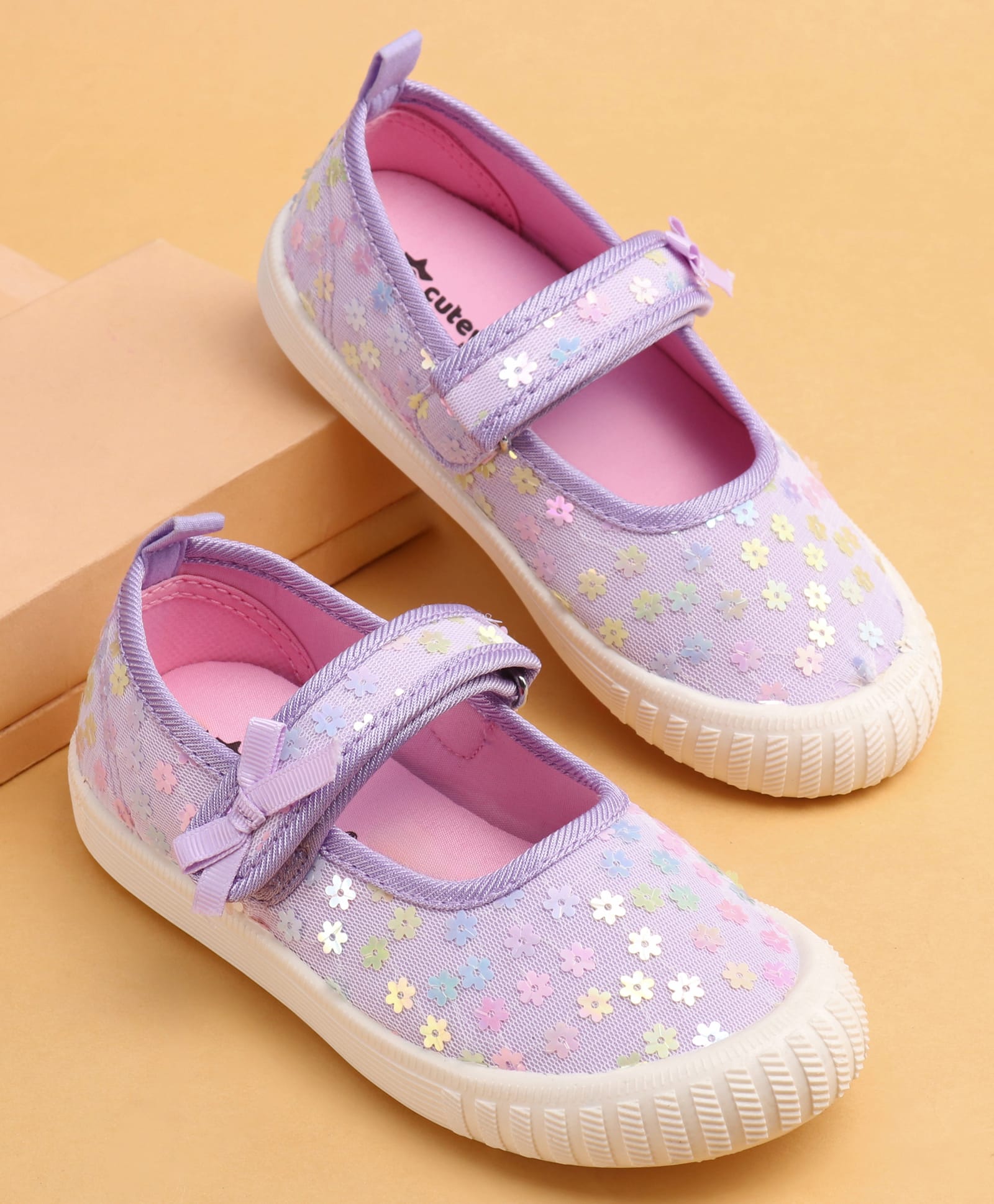 Cute Walk by Babyhug Casual Shoes With Floral Applique - Purple-picture-23
