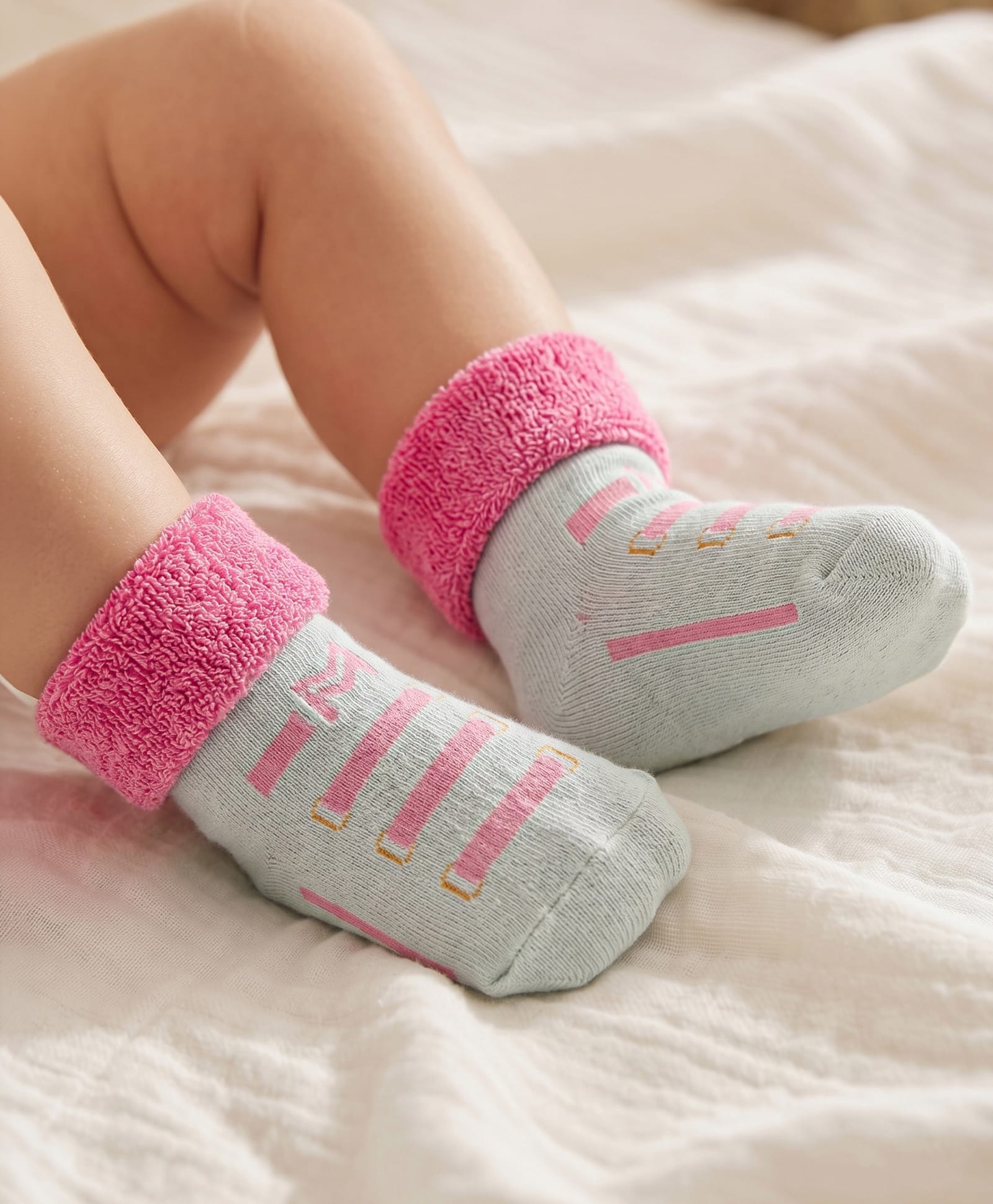 Mustang Knit Ankle Length Socks with Lace Design - Light Mint-image-12