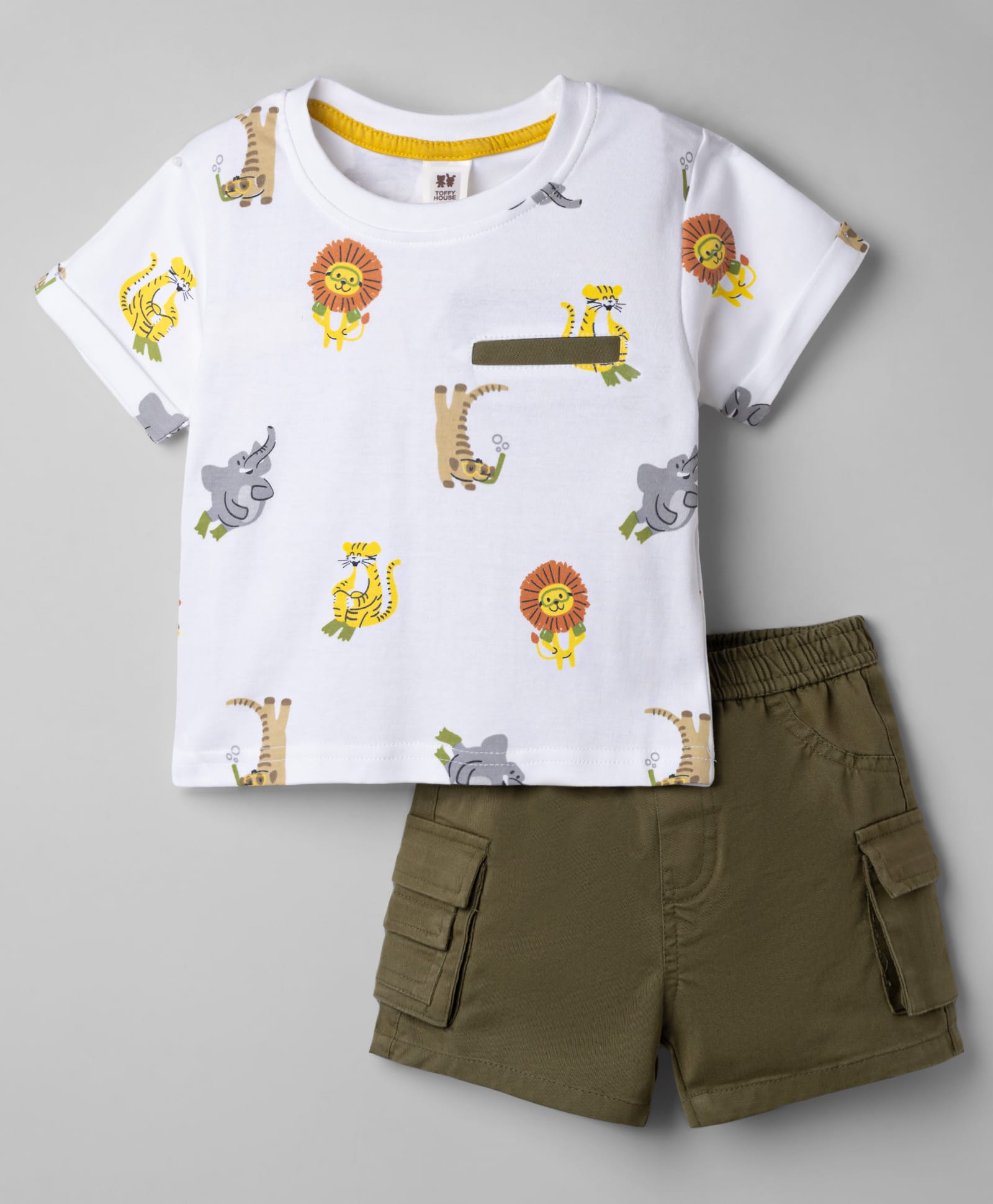 ToffyHouse Interlock Knit Half Sleeves Animals Printed T-Shirt & Shorts Set - White-picture-27
