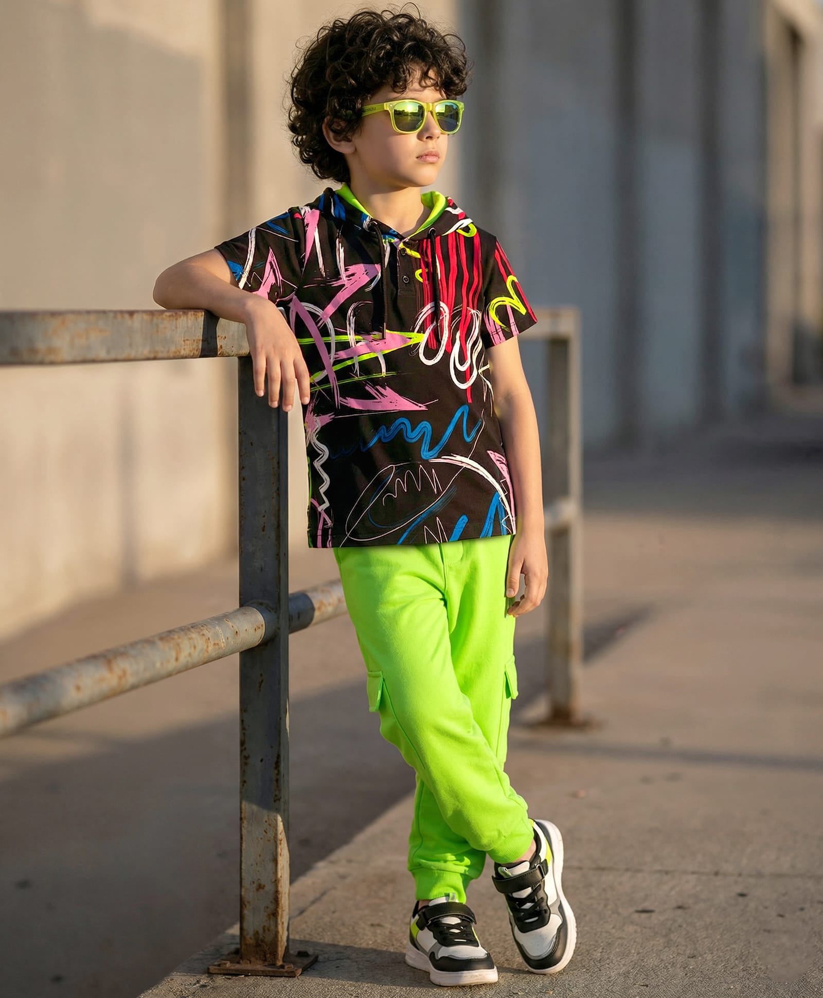 OLLINGTON ST. Cotton Knit Half Sleeves Printed Hooded T-Shirt & Joggers Set - Multicolour & Limegreen-picture-11